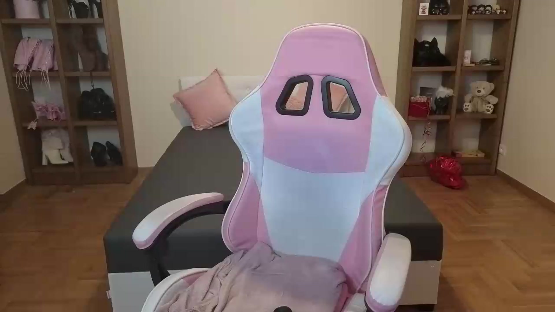 Gallery image thumbnail from Serphelia's myfreecams stream on, 06/23/2026, 17:05 image 9 of 20
