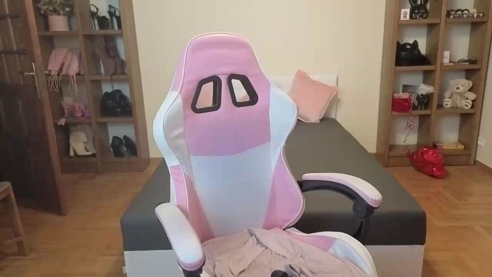 Gallery image thumbnail from Serphelia's myfreecams stream on, 06/23/2026, 20:45 image 13 of 20