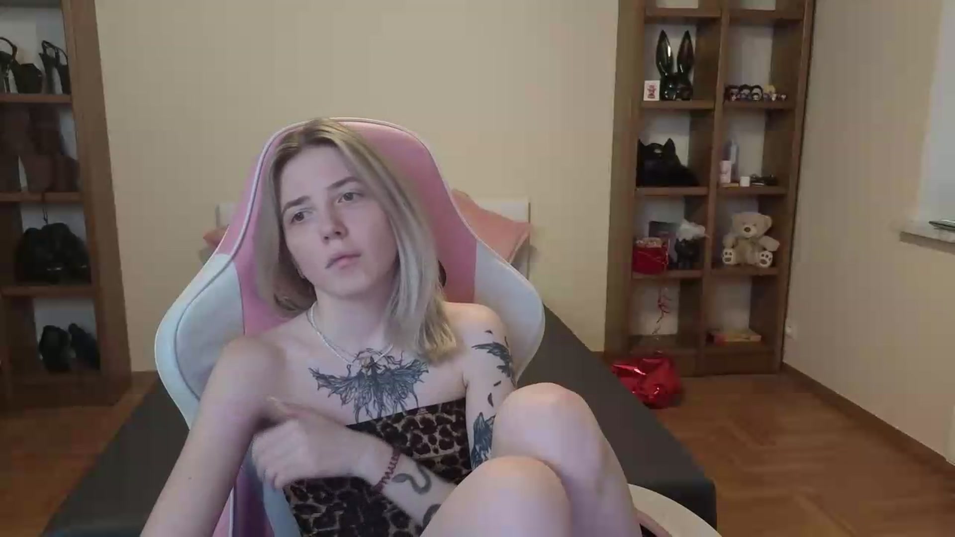 Gallery image thumbnail from Serphelia's myfreecams stream on, 06/25/2026, 15:59 image 16 of 20