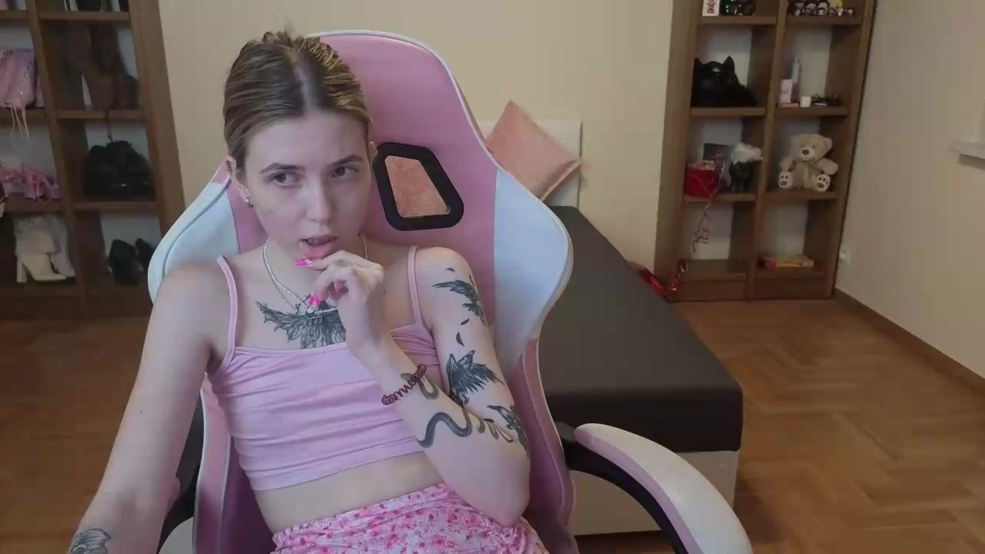 Gallery image thumbnail from Serphelia's myfreecams stream on, 06/27/2026, 20:05 image 12 of 20