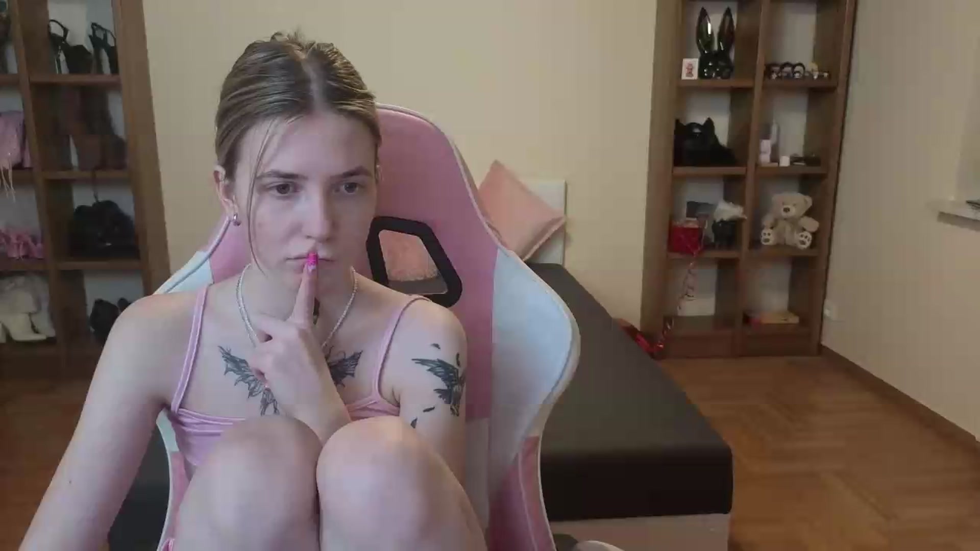 Gallery image thumbnail from Serphelia's myfreecams stream on, 06/27/2026, 20:05 image 18 of 20
