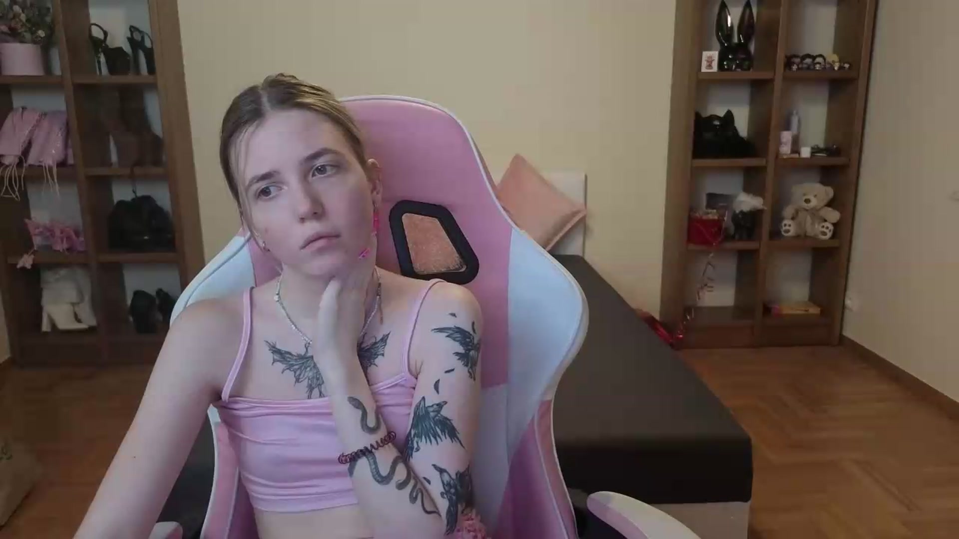 Gallery image thumbnail from Serphelia's myfreecams stream on, 06/27/2026, 21:29 image 9 of 20