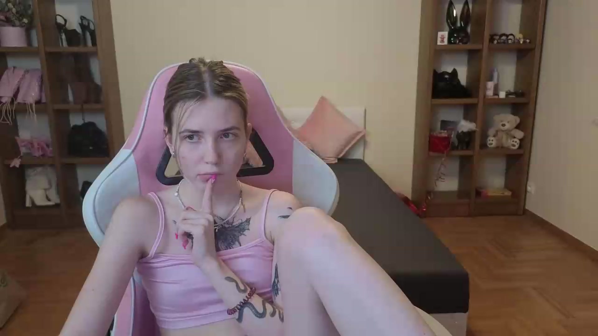 Gallery image thumbnail from Serphelia's myfreecams stream on, 06/27/2026, 21:29 image 12 of 20