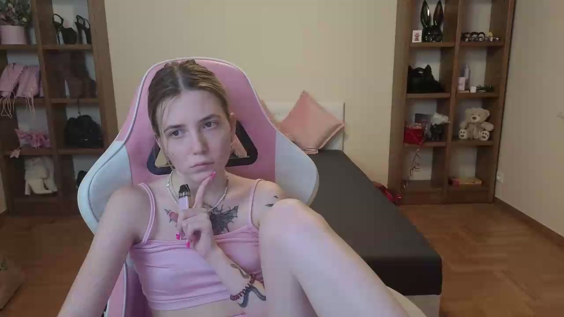 Gallery image thumbnail from Serphelia's myfreecams stream on, 06/27/2026, 21:29 image 14 of 20