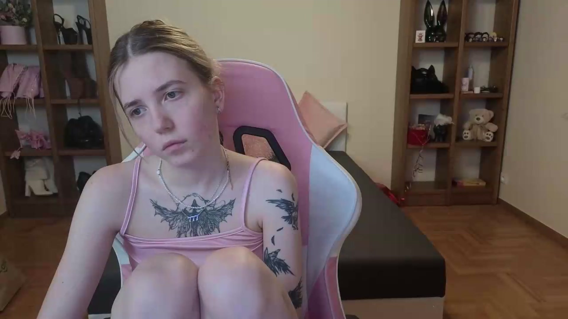Gallery image thumbnail from Serphelia's myfreecams stream on, 06/27/2026, 21:29 image 6 of 20