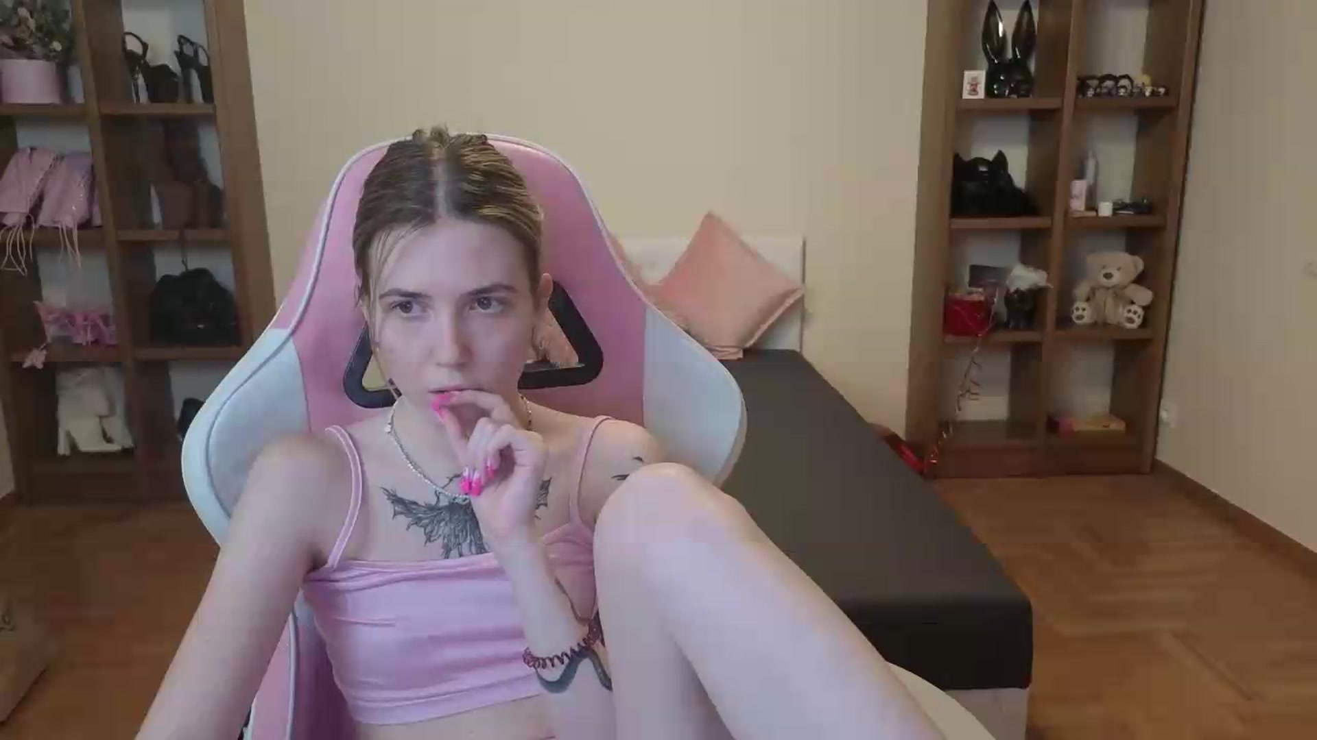 Gallery image thumbnail from Serphelia's myfreecams stream on, 06/27/2026, 21:29 image 13 of 20