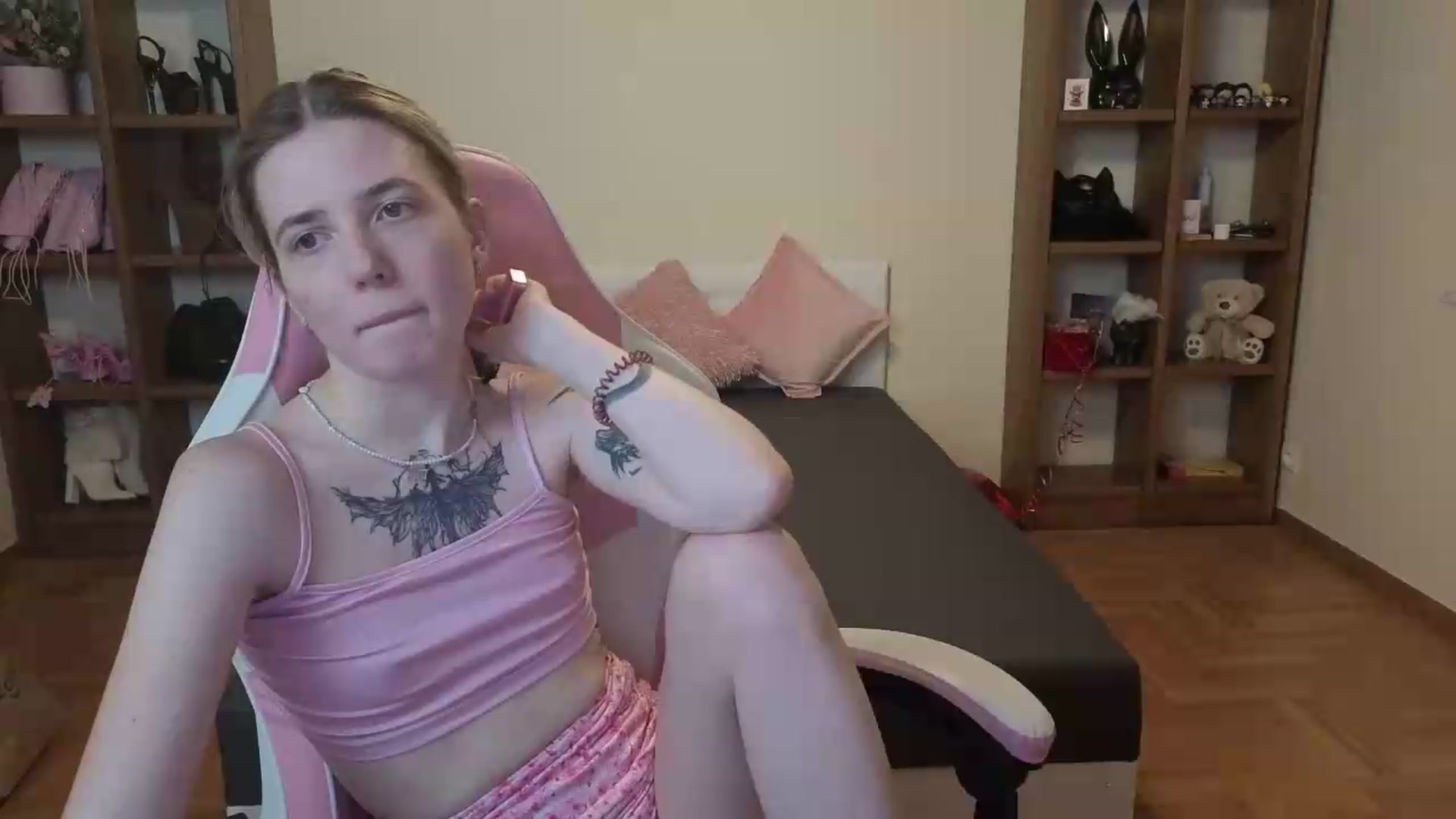 Gallery image thumbnail from Serphelia's myfreecams stream on, 06/27/2026, 21:29 image 16 of 20