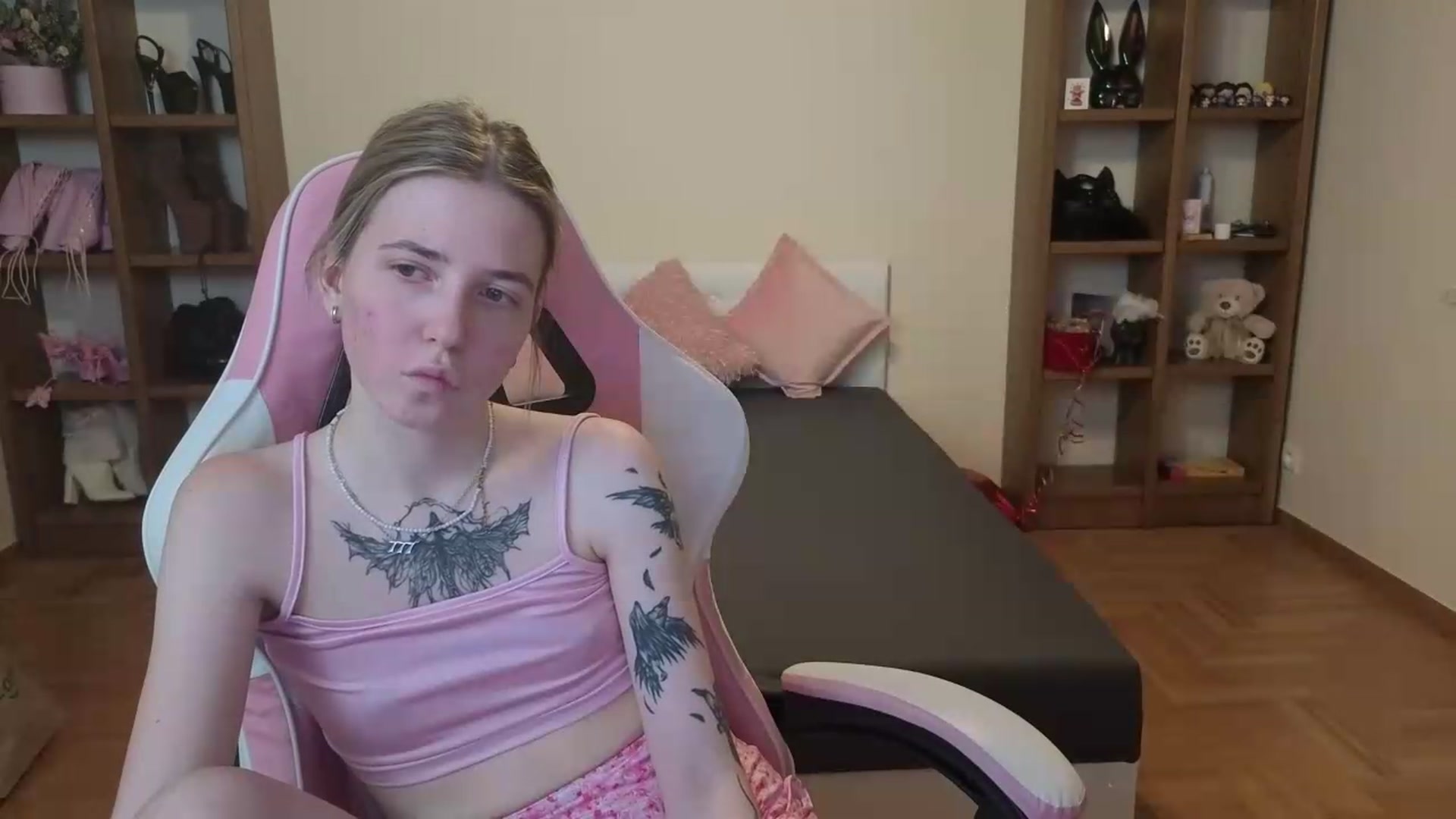 Gallery image thumbnail from Serphelia's myfreecams stream on, 06/27/2026, 21:29 image 19 of 20
