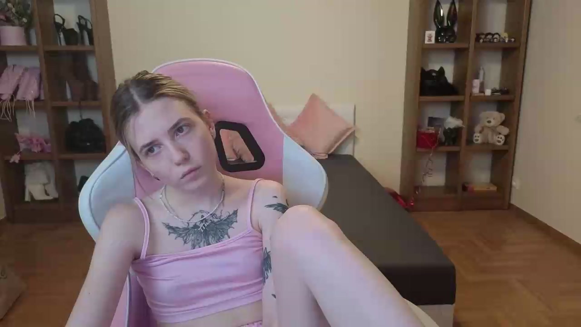 Gallery image thumbnail from Serphelia's myfreecams stream on, 06/27/2026, 21:29 image 15 of 20