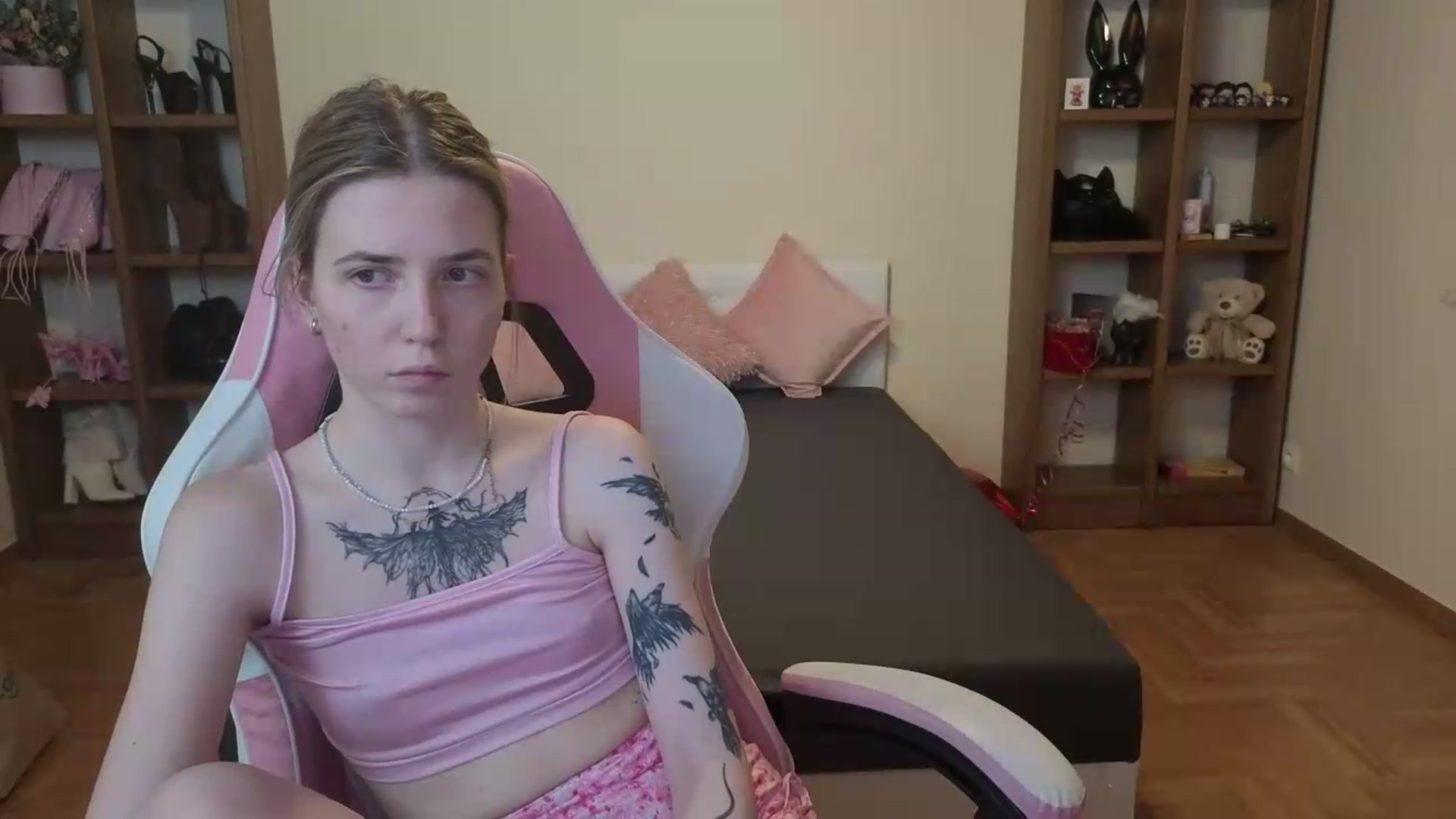 Gallery image thumbnail from Serphelia's myfreecams stream on, 06/27/2026, 21:29 image 18 of 20
