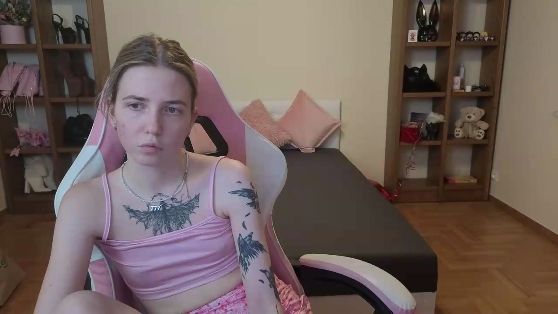 Gallery image thumbnail from Serphelia's myfreecams stream on, 06/27/2026, 21:29 image 17 of 20
