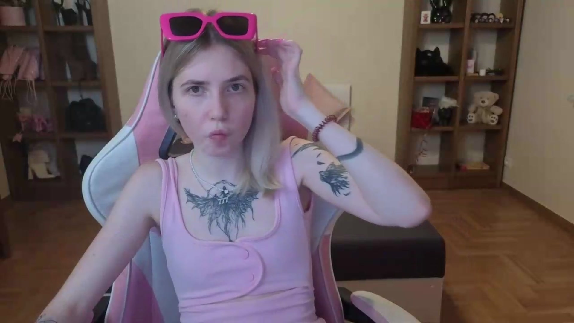 Gallery image thumbnail from Serphelia's myfreecams stream on, 06/28/2026, 22:11 image 14 of 20
