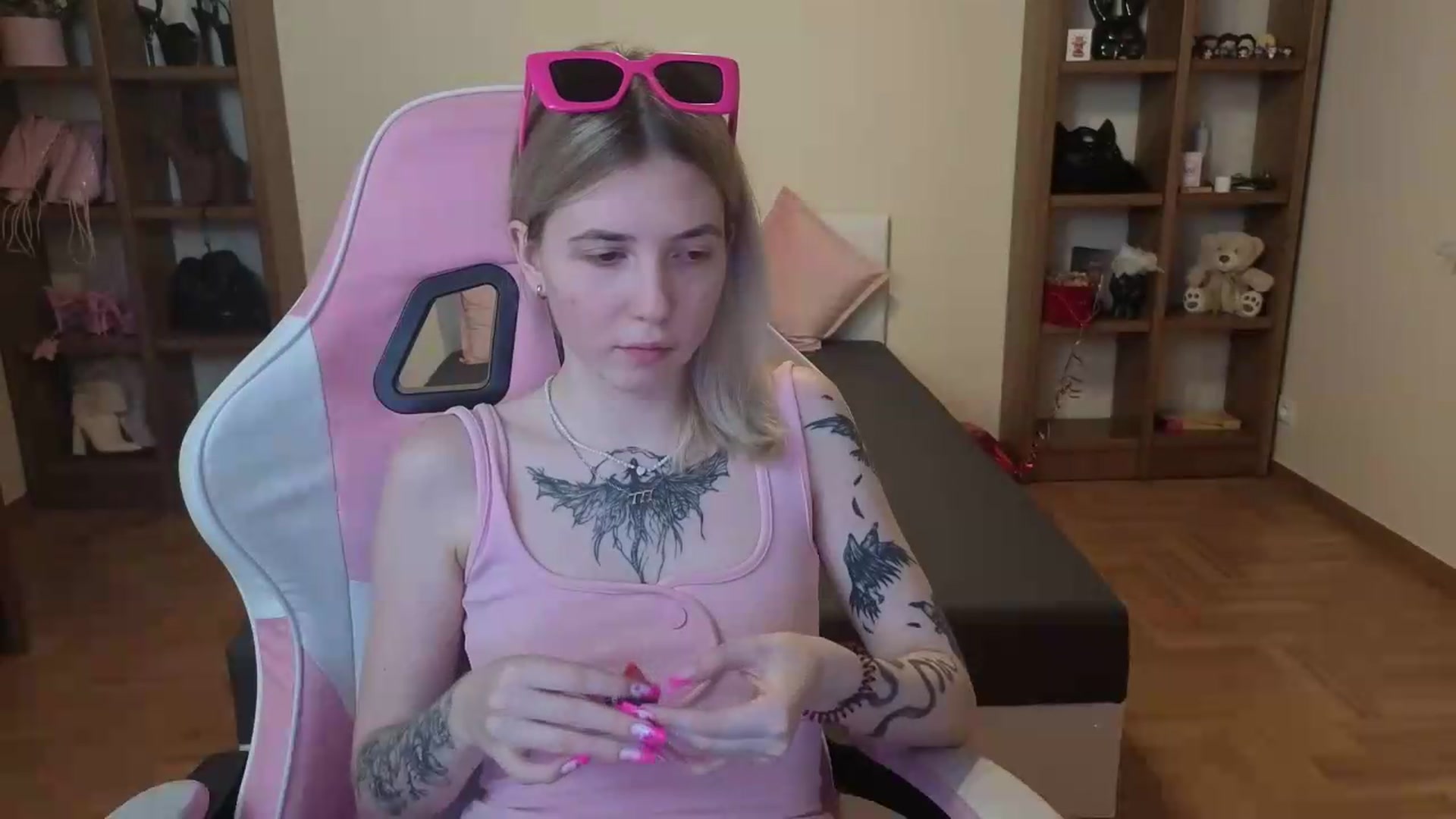 Gallery image thumbnail from Serphelia's myfreecams stream on, 06/28/2026, 22:11 image 12 of 20