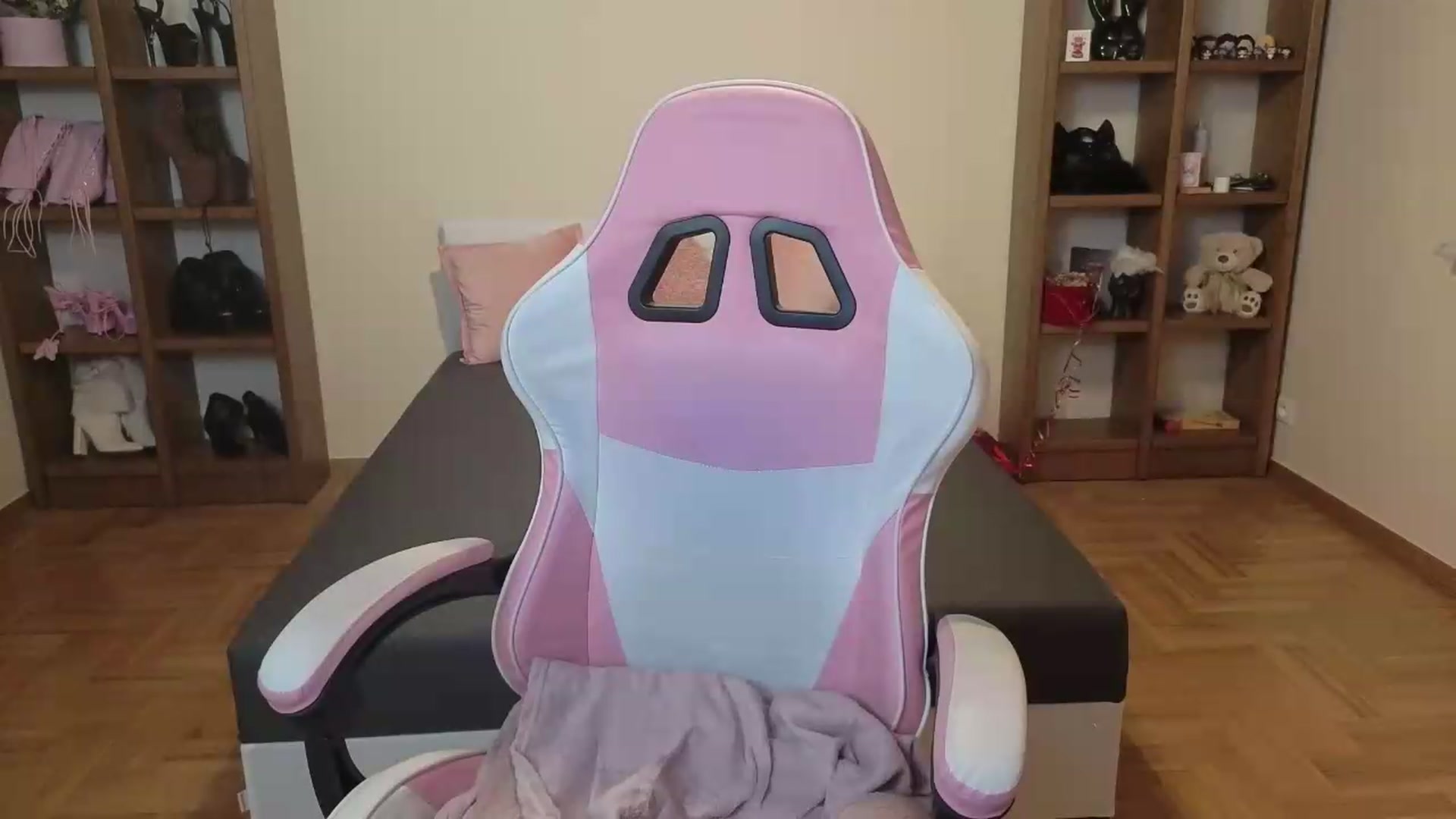 Gallery image thumbnail from Serphelia's myfreecams stream on, 06/28/2026, 22:11 image 15 of 20