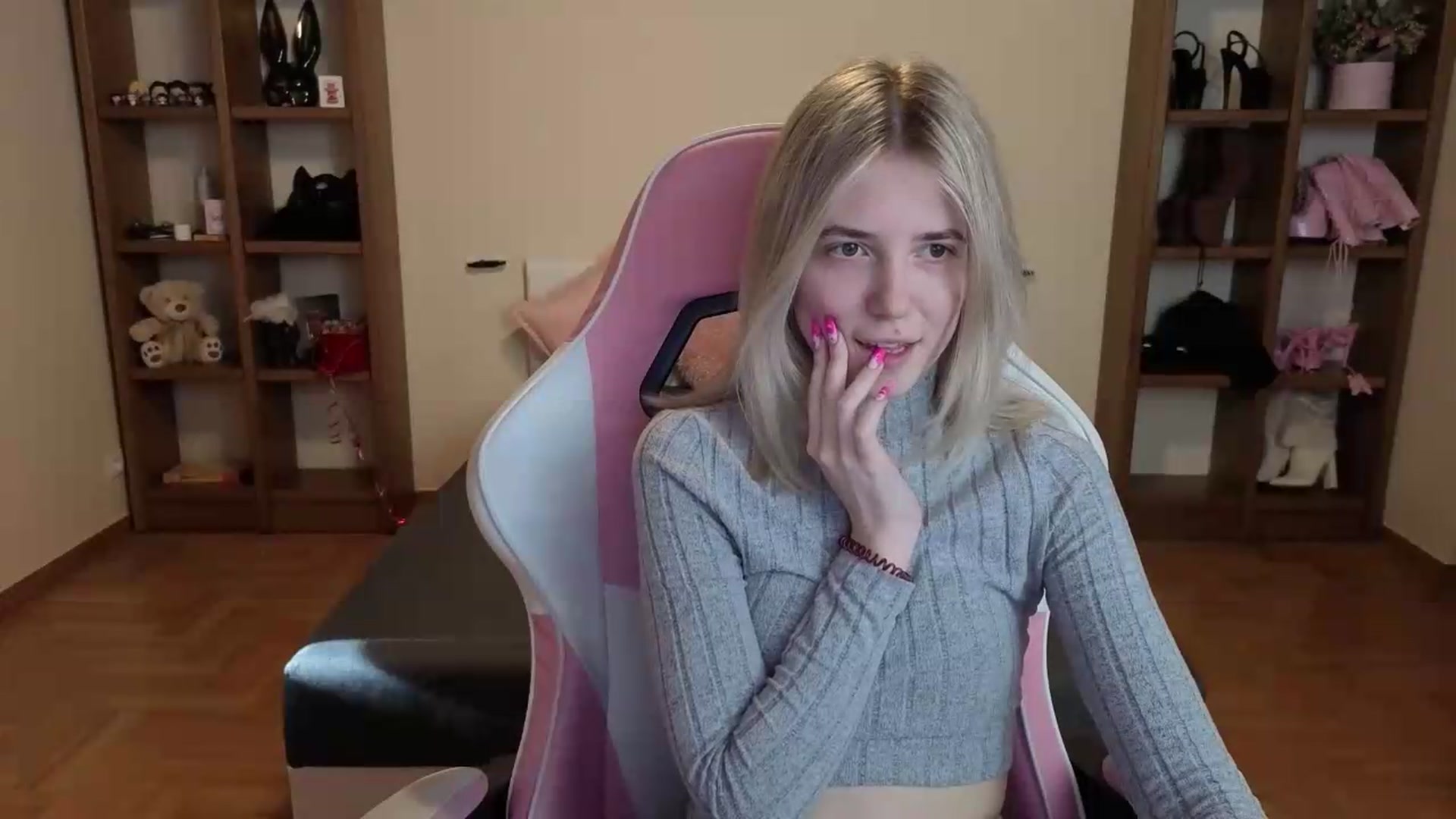 Gallery image thumbnail from Serphelia's myfreecams stream on, 07/09/2026, 17:19 image 5 of 20