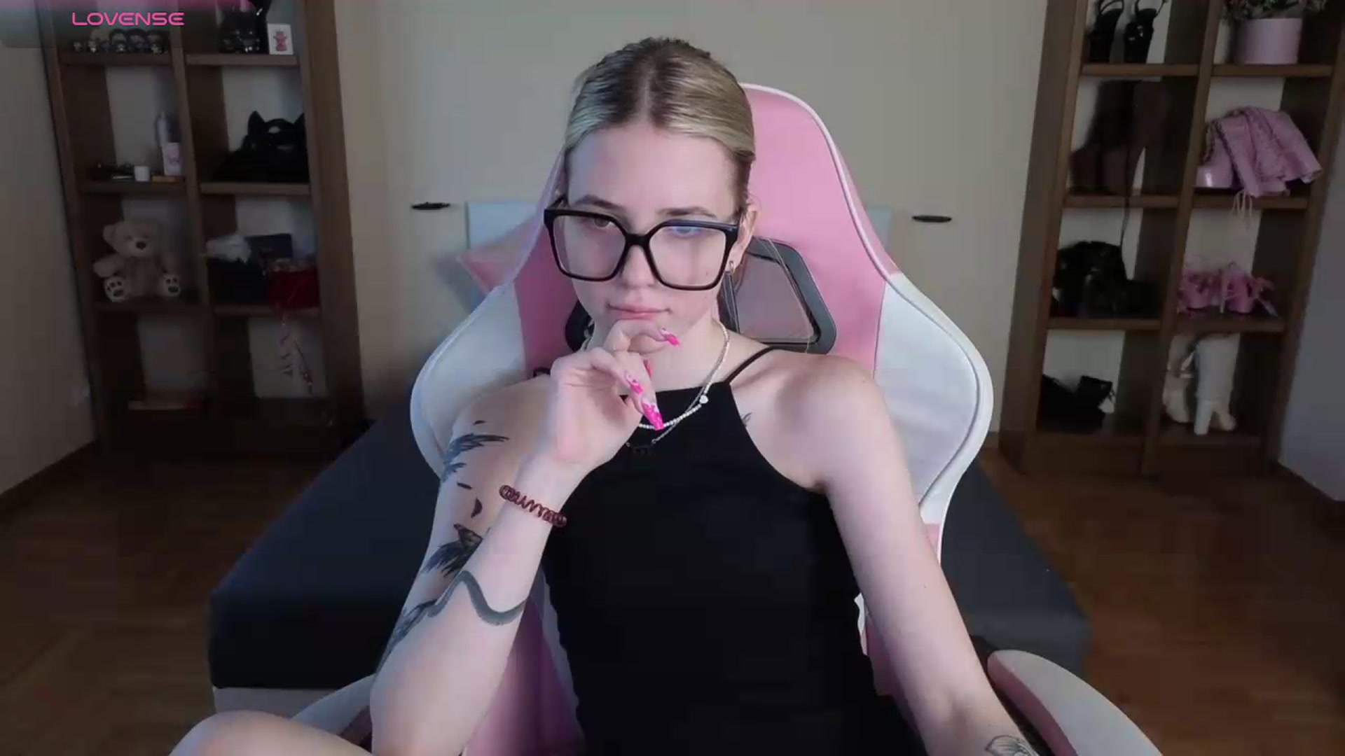 Gallery image thumbnail from Serphelia's myfreecams stream on, 07/19/2026, 08:57 image 18 of 20