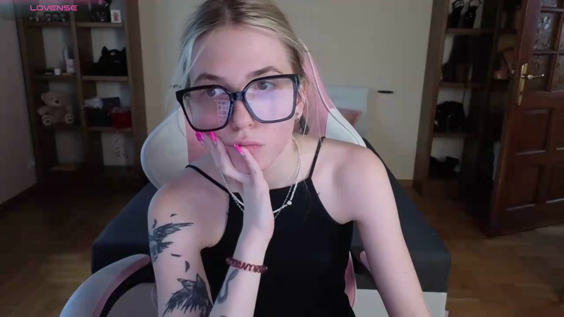 Gallery image thumbnail from Serphelia's myfreecams stream on, 07/19/2026, 12:34 image 5 of 20