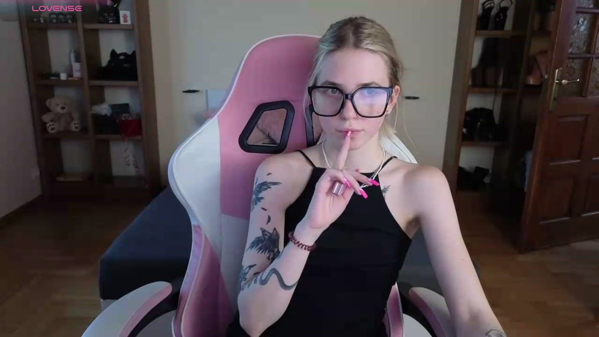 Gallery image thumbnail from Serphelia's myfreecams stream on, 07/19/2026, 12:34 image 9 of 20