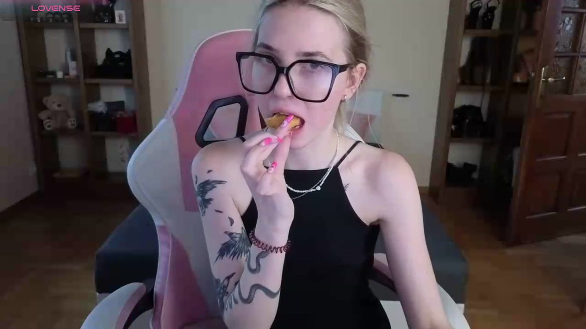 Gallery image thumbnail from Serphelia's myfreecams stream on, 07/19/2026, 12:34 image 7 of 20
