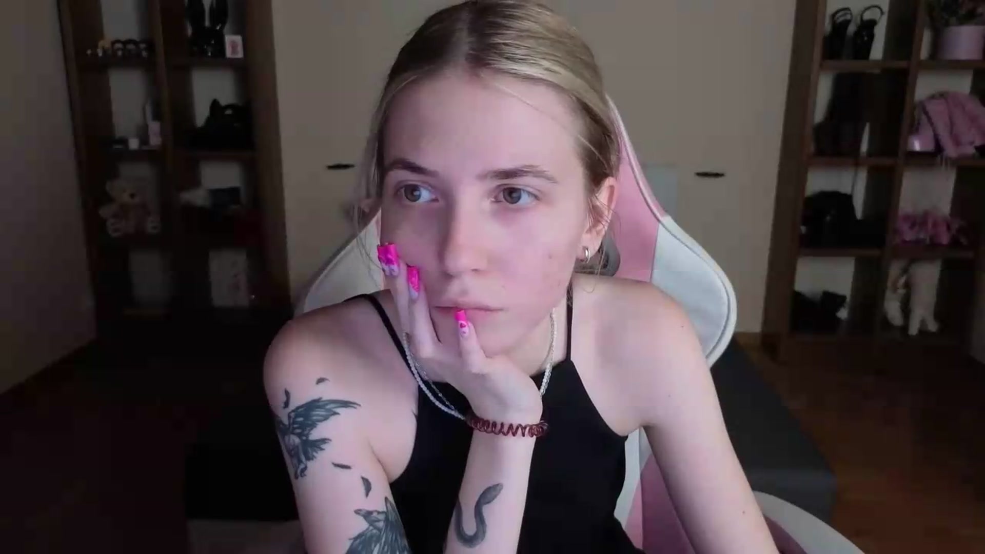 Gallery image thumbnail from Serphelia's myfreecams stream on, 07/19/2026, 15:45 image 17 of 20