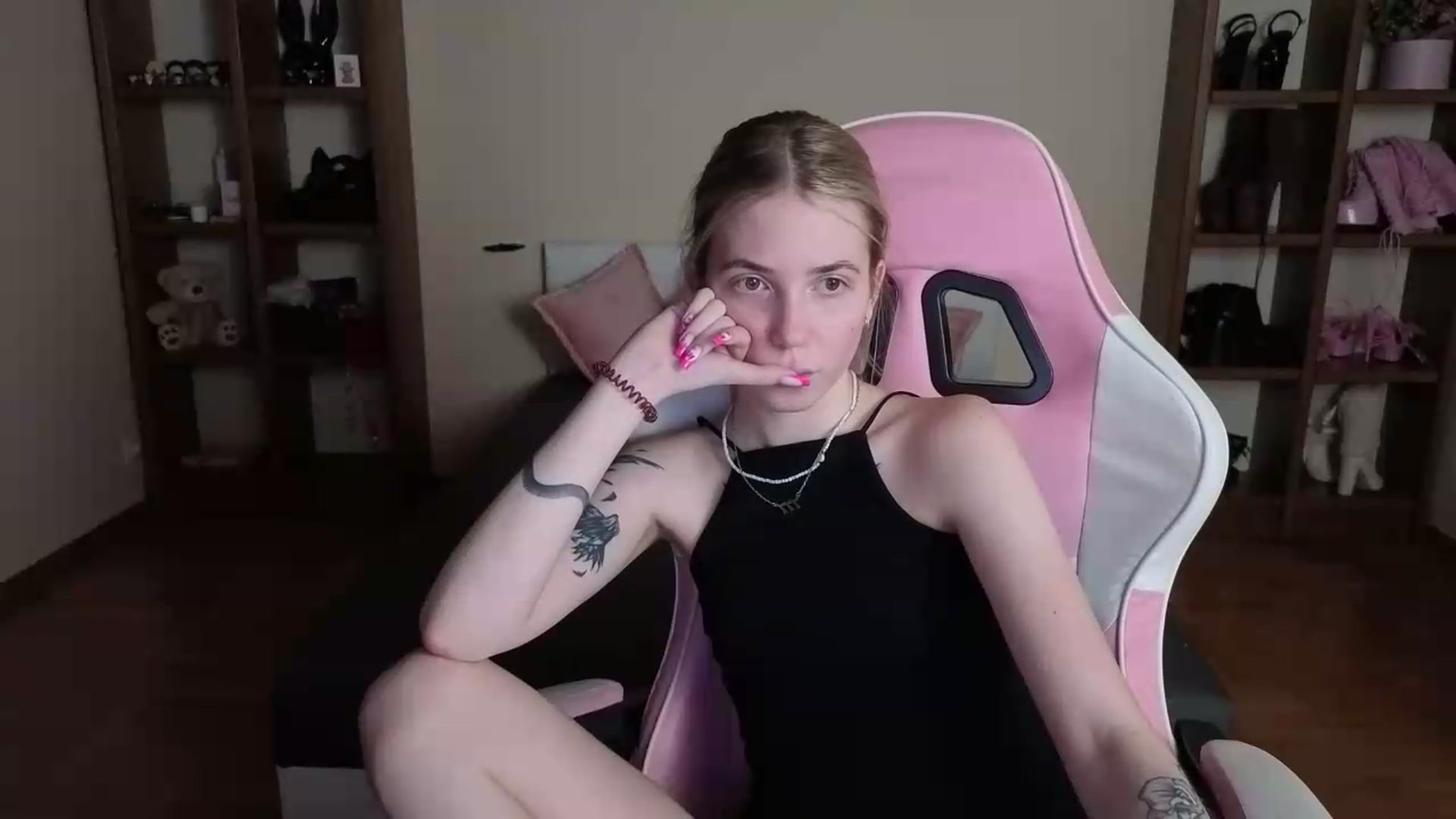 Gallery image thumbnail from Serphelia's myfreecams stream on, 07/19/2026, 15:45 image 18 of 20