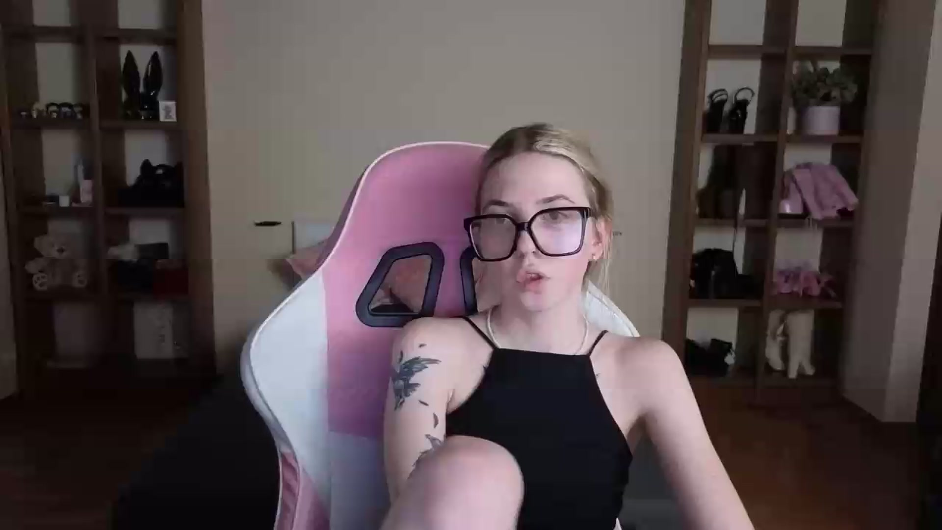 Gallery image thumbnail from Serphelia's myfreecams stream on, 07/19/2026, 16:06 image 1 of 20