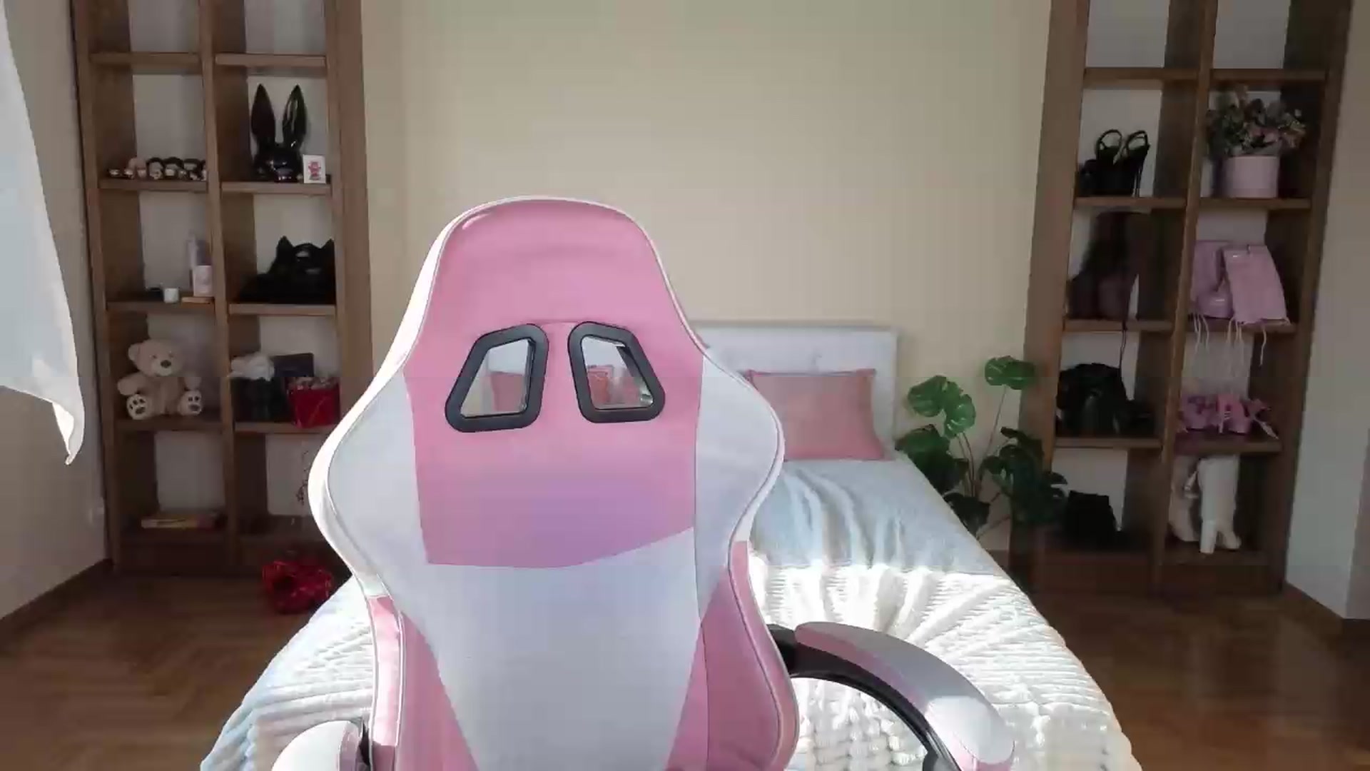 Gallery image thumbnail from Serphelia's myfreecams stream on, 08/06/2026, 16:29 image 14 of 20