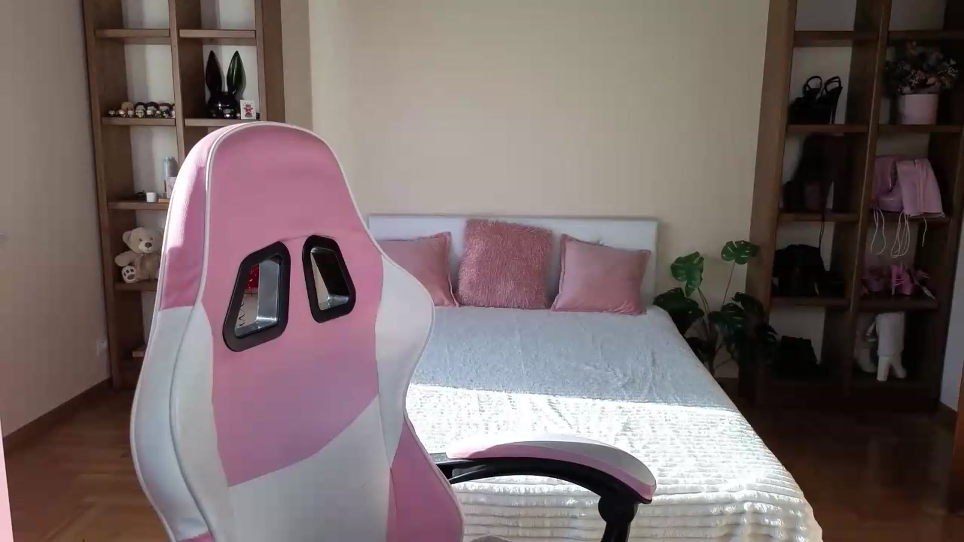 Gallery image thumbnail from Serphelia's myfreecams stream on, 08/08/2026, 17:29 image 5 of 20