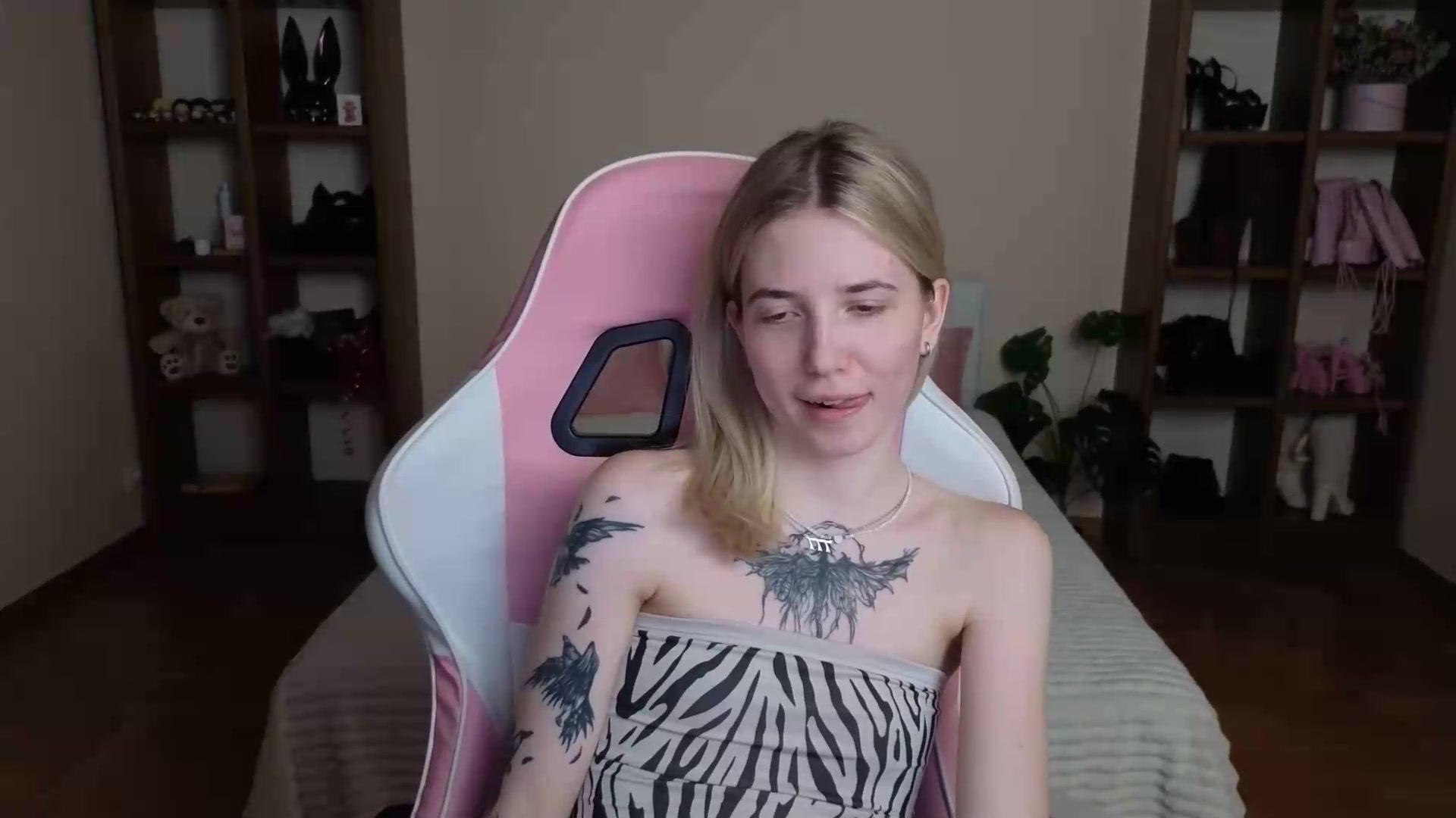 Gallery image thumbnail from Serphelia's myfreecams stream on, 08/10/2026, 19:22 image 15 of 20
