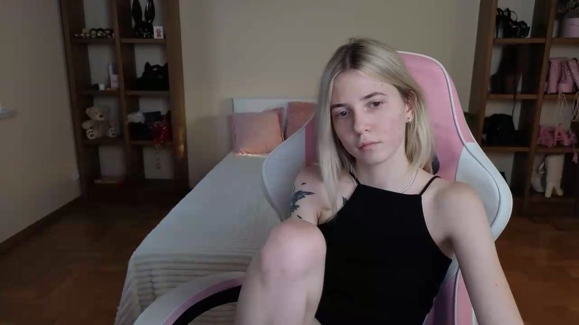 Gallery image thumbnail from Serphelia's myfreecams stream on, 08/11/2026, 17:25 image 15 of 20