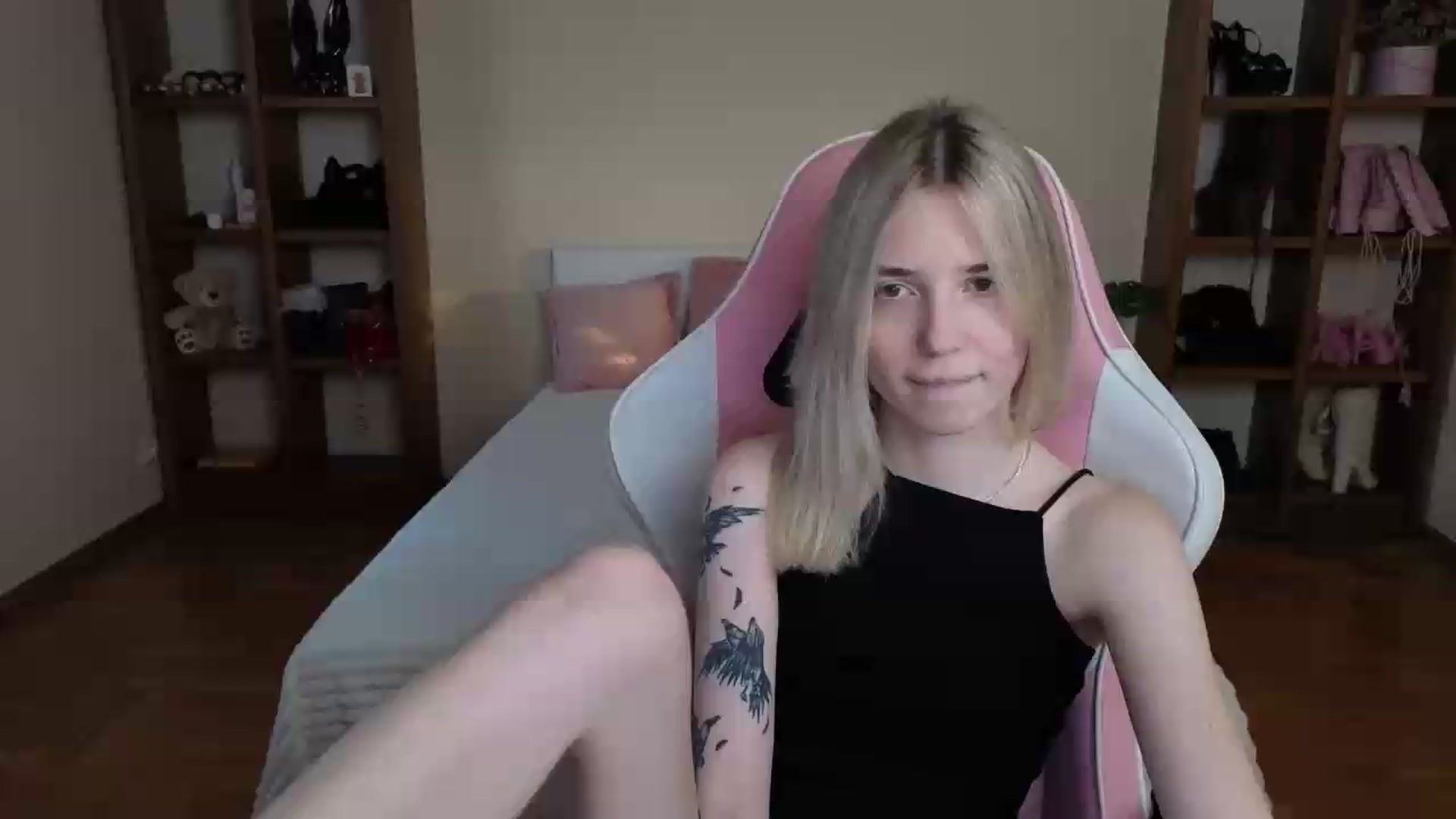 Gallery image thumbnail from Serphelia's myfreecams stream on, 08/11/2026, 17:25 image 18 of 20