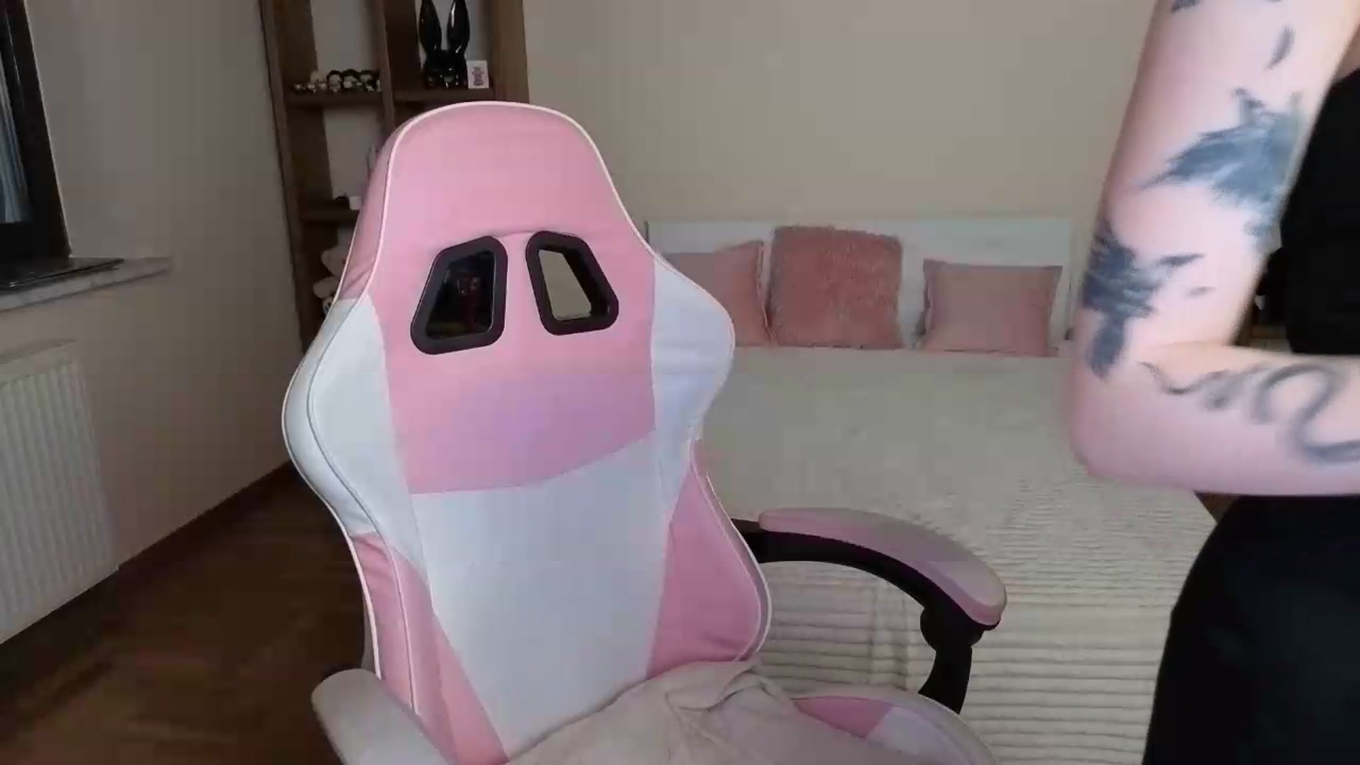 Gallery image thumbnail from Serphelia's myfreecams stream on, 08/11/2026, 19:43 image 2 of 20