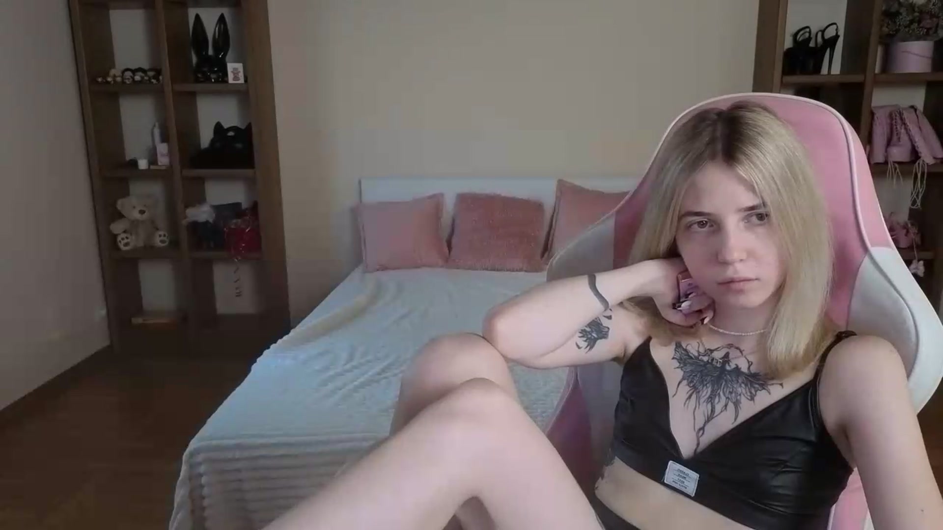 Gallery image thumbnail from Serphelia's myfreecams stream on, 08/18/2026, 16:44 image 14 of 20