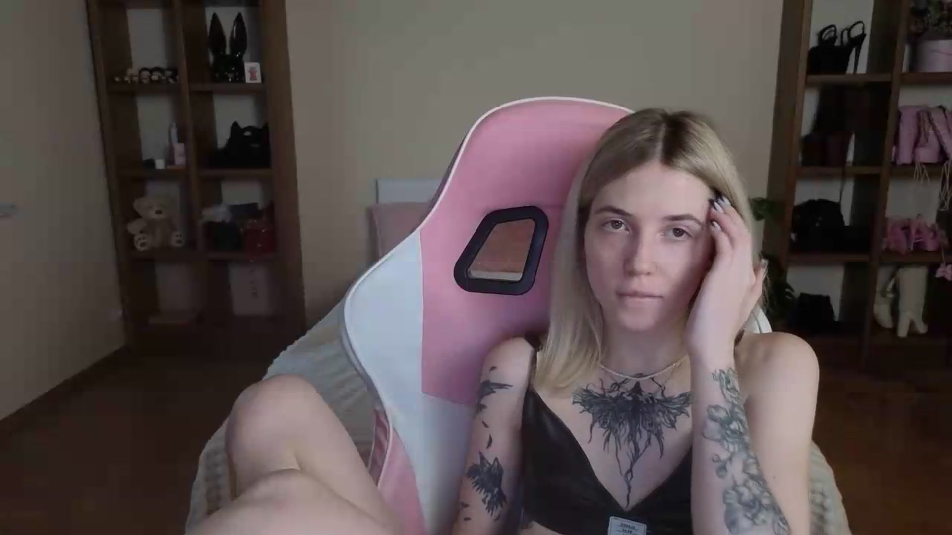 Gallery image thumbnail from Serphelia's myfreecams stream on, 08/18/2026, 17:26 image 4 of 20