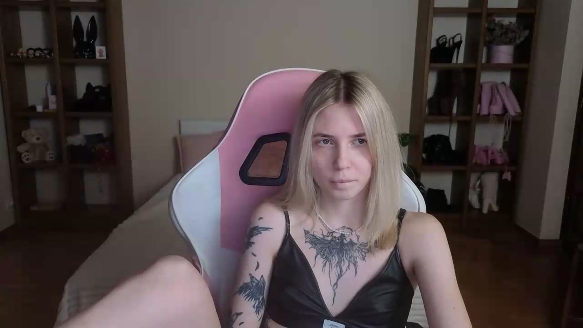 Gallery image thumbnail from Serphelia's myfreecams stream on, 08/18/2026, 23:35 image 2 of 20