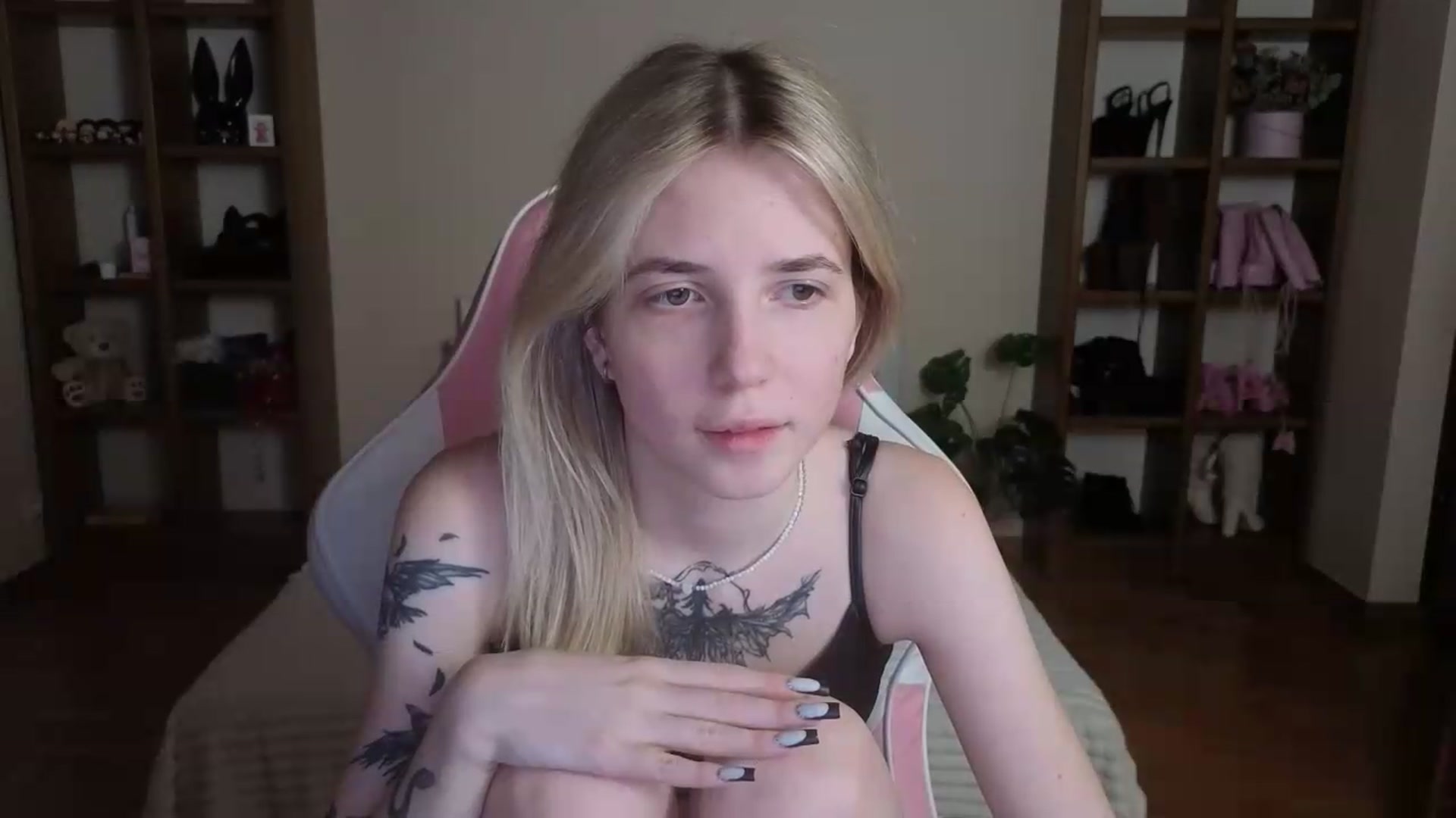 Gallery image thumbnail from Serphelia's myfreecams stream on, 08/18/2026, 23:35 image 8 of 20
