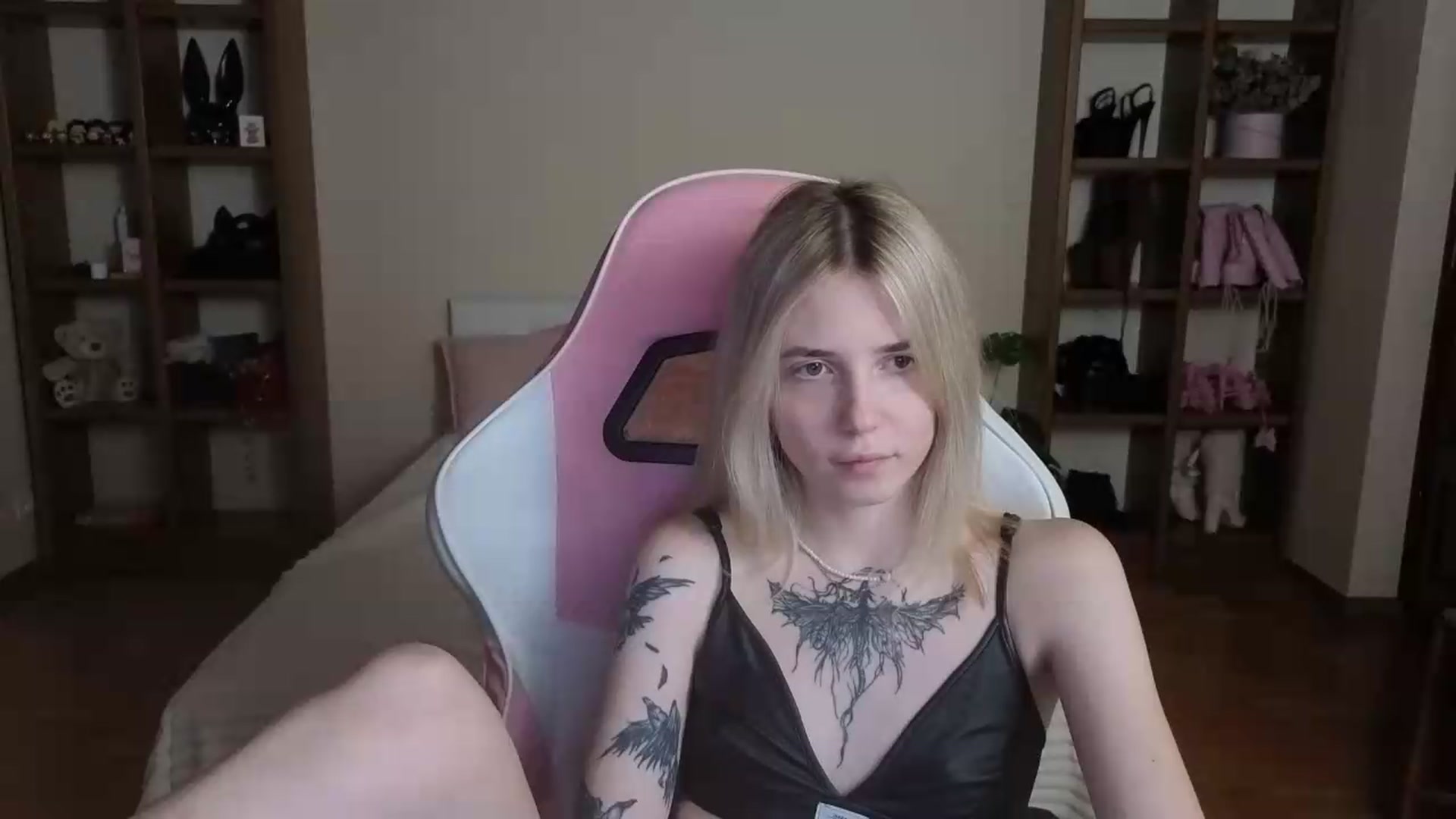 Gallery image thumbnail from Serphelia's myfreecams stream on, 08/18/2026, 23:35 image 4 of 20