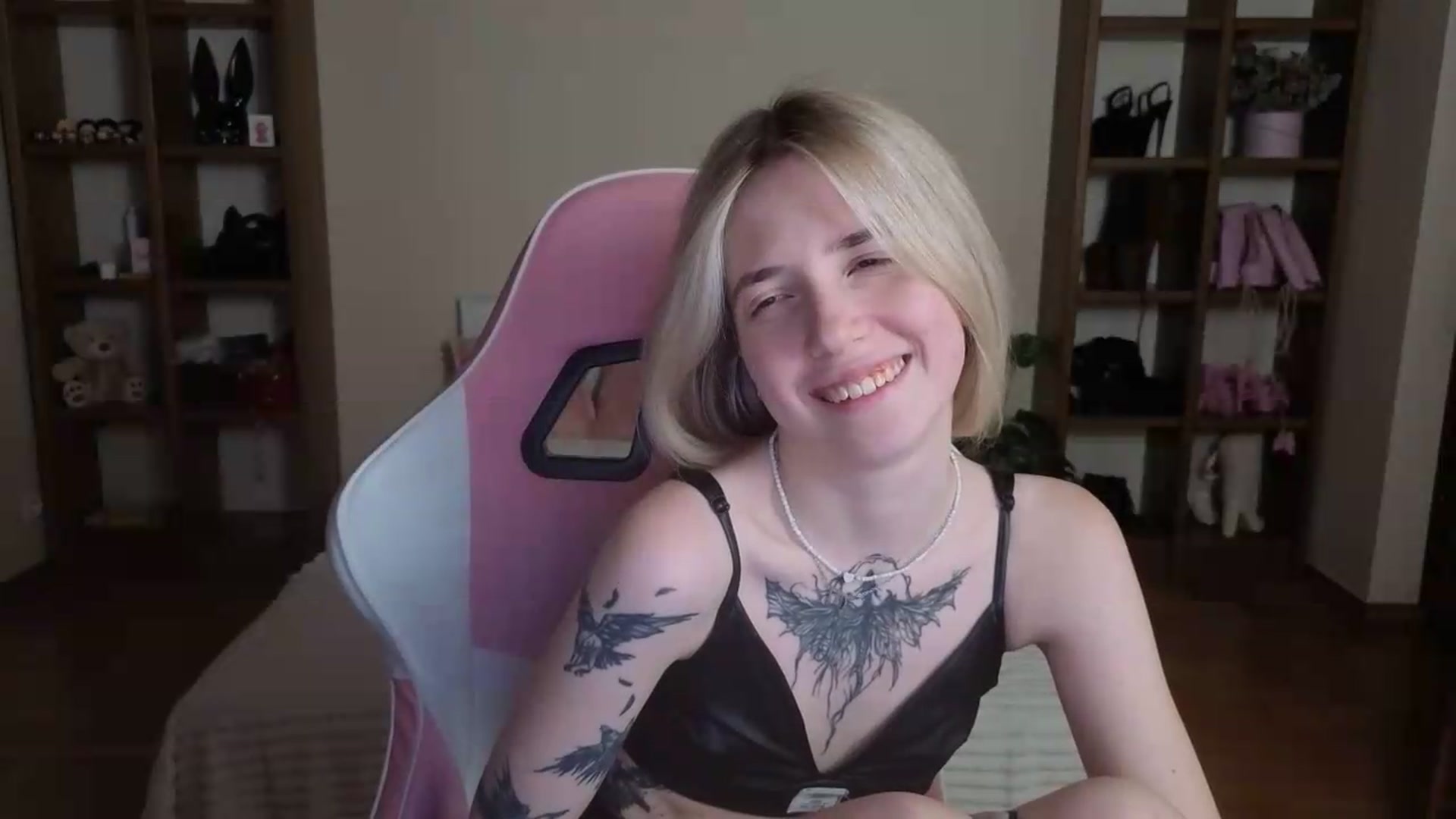 Gallery image thumbnail from Serphelia's myfreecams stream on, 08/18/2026, 23:35 image 9 of 20