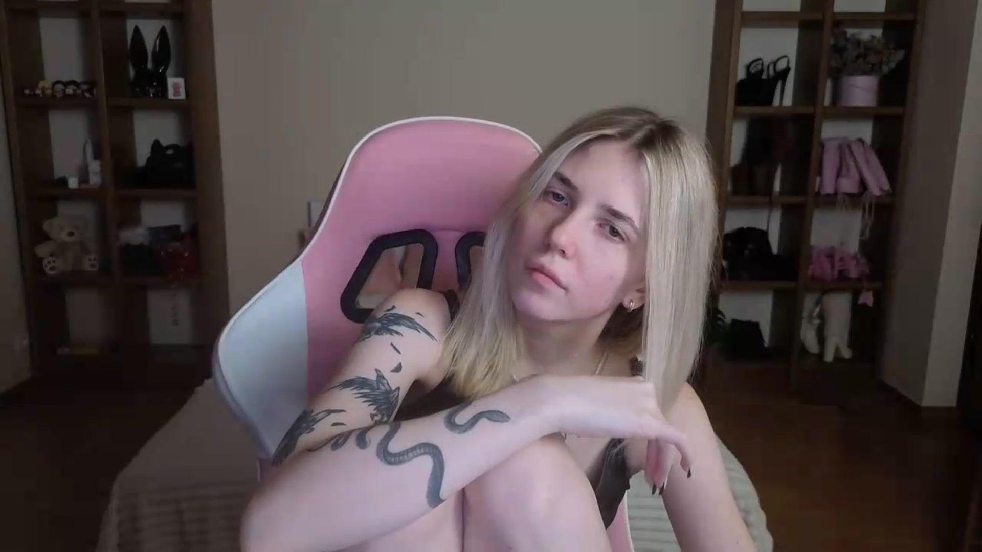 Gallery image thumbnail from Serphelia's myfreecams stream on, 08/18/2026, 23:35 image 15 of 20