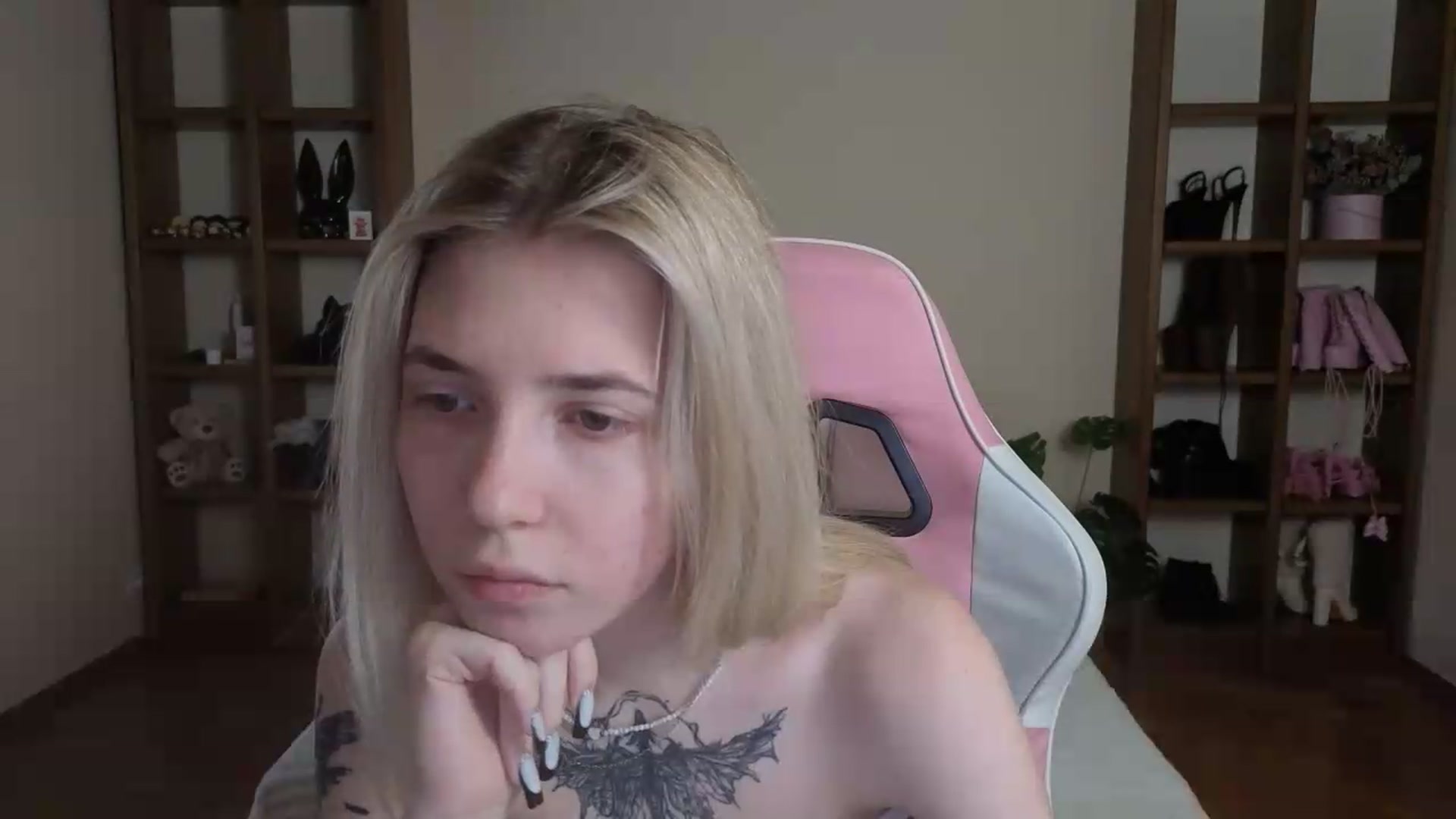Gallery image thumbnail from Serphelia's myfreecams stream on, 08/19/2026, 16:37 image 6 of 20