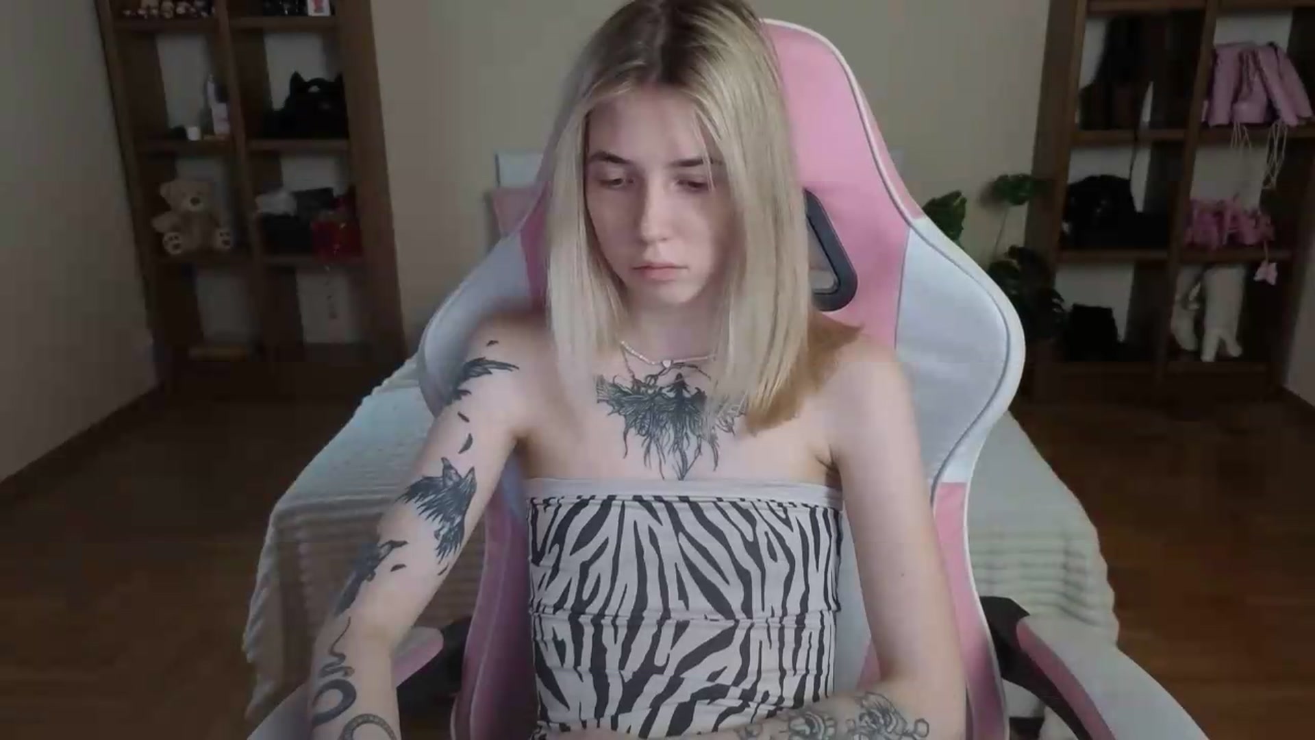 Gallery image thumbnail from Serphelia's myfreecams stream on, 08/19/2026, 16:37 image 12 of 20