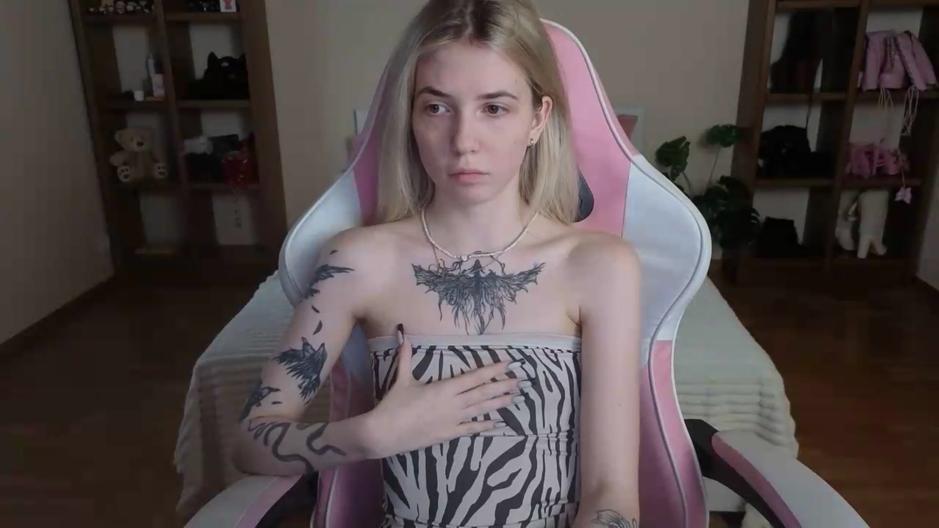 Gallery image thumbnail from Serphelia's myfreecams stream on, 08/19/2026, 16:37 image 8 of 20