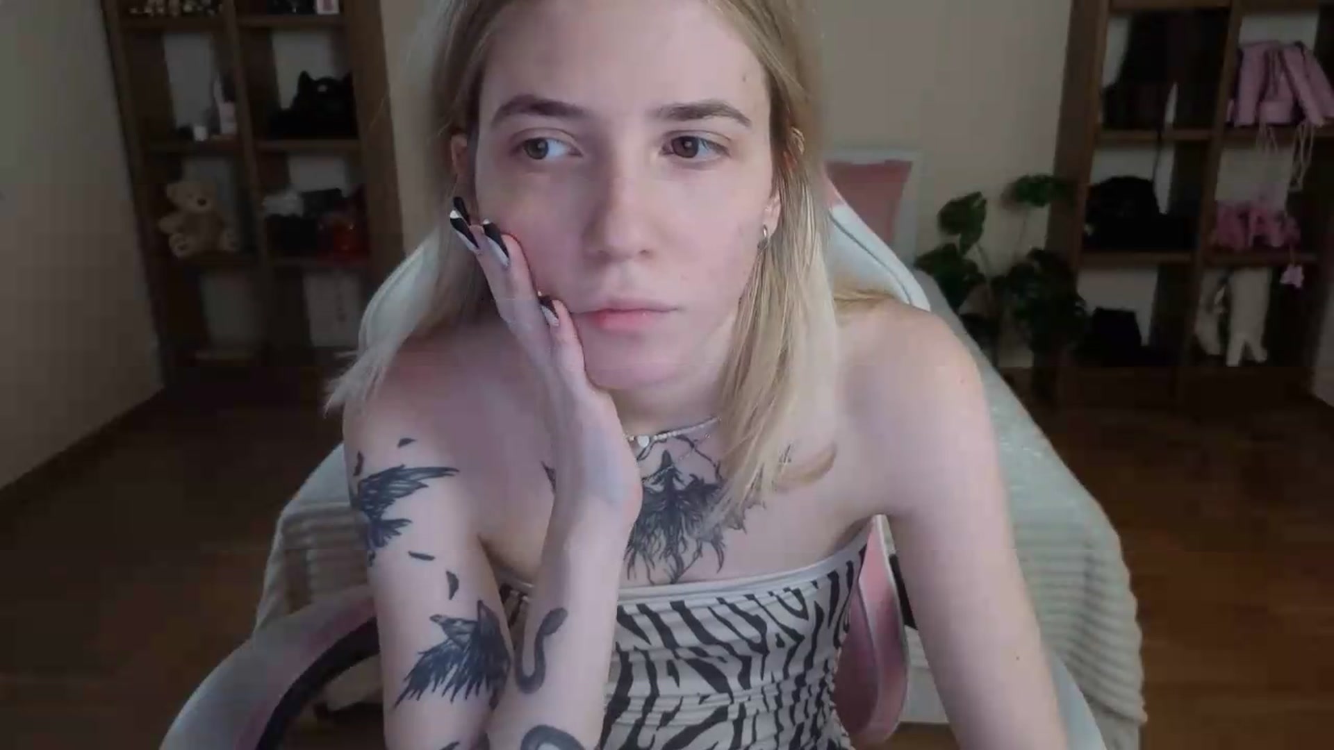 Gallery image thumbnail from Serphelia's myfreecams stream on, 08/19/2026, 16:37 image 17 of 20