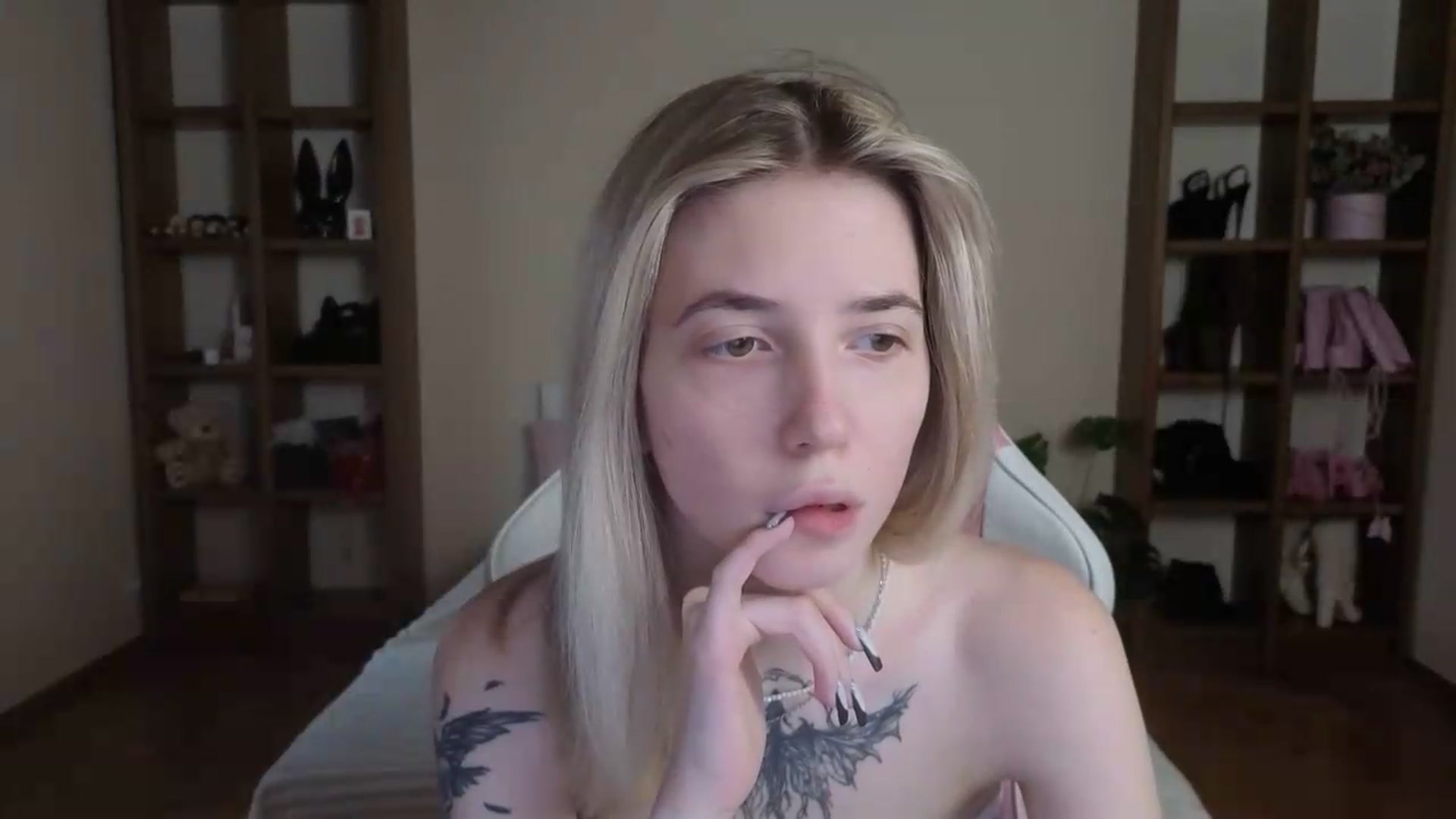 Gallery image thumbnail from Serphelia's myfreecams stream on, 08/19/2026, 16:37 image 2 of 20