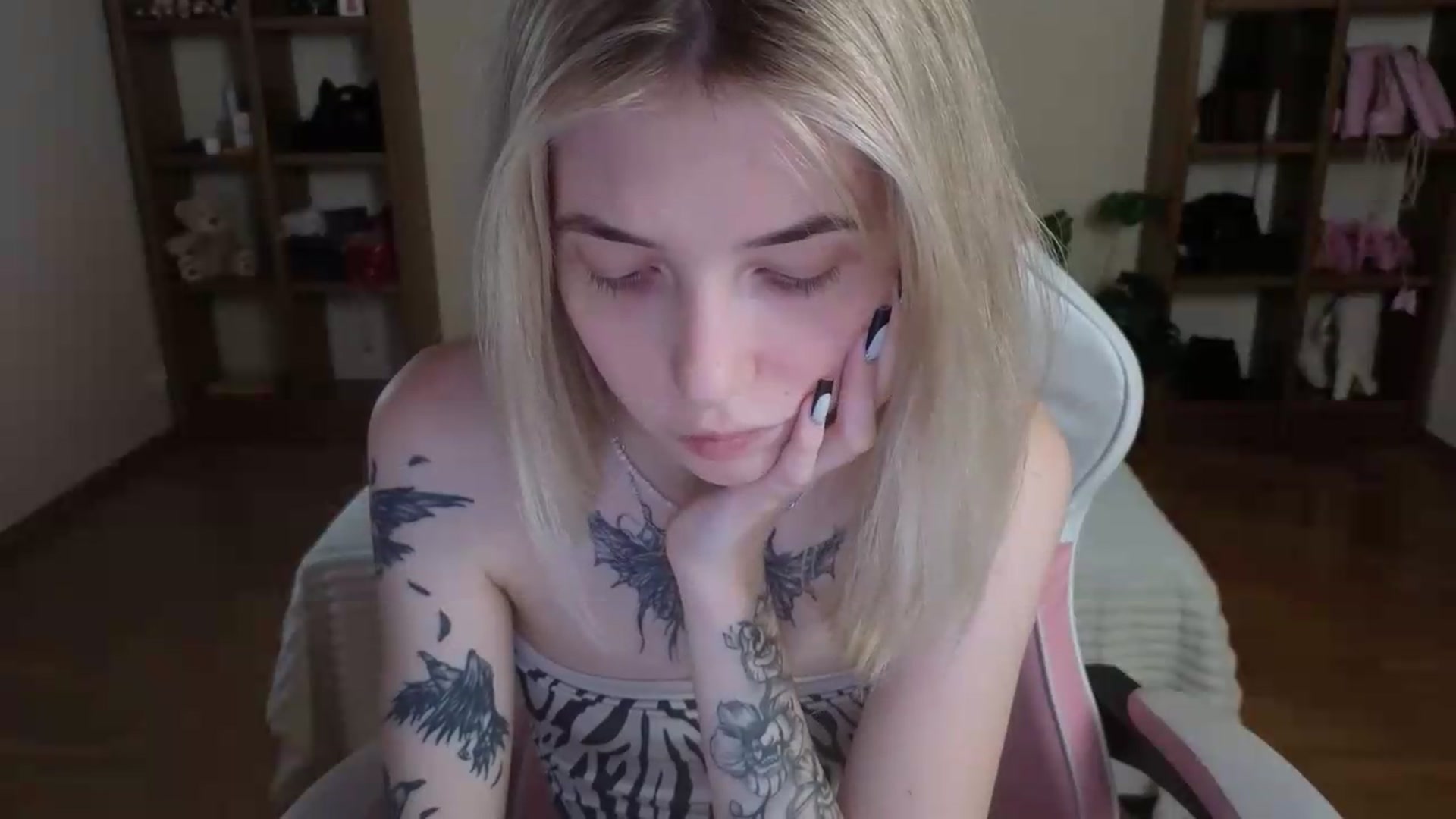 Gallery image thumbnail from Serphelia's myfreecams stream on, 08/19/2026, 16:37 image 10 of 20