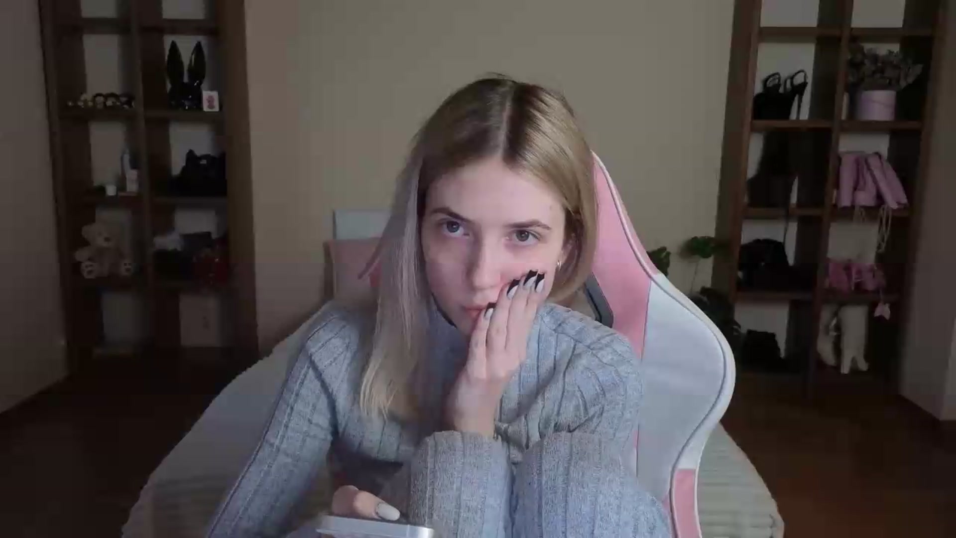 Gallery image thumbnail from Serphelia's myfreecams stream on, 08/22/2026, 17:36 image 6 of 20