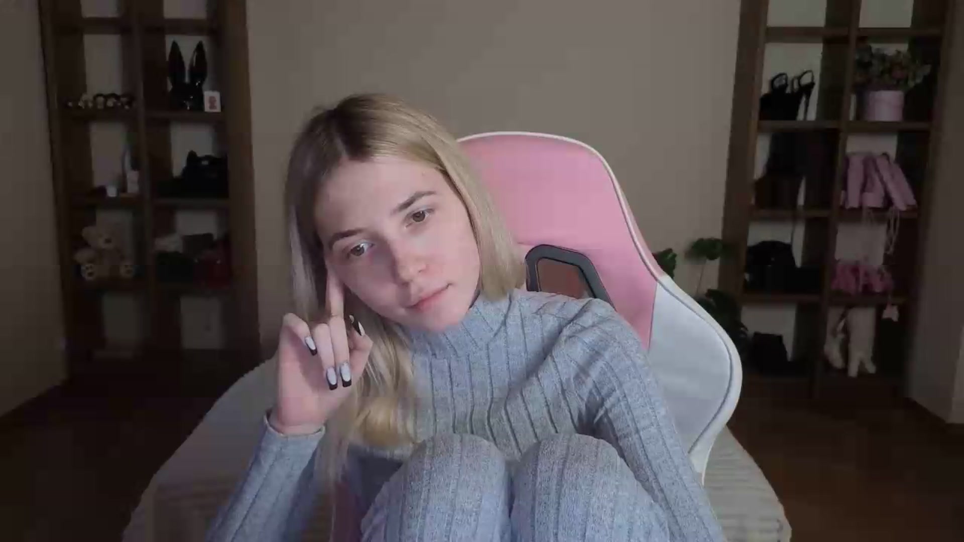 Gallery image thumbnail from Serphelia's myfreecams stream on, 08/22/2026, 17:36 image 15 of 20