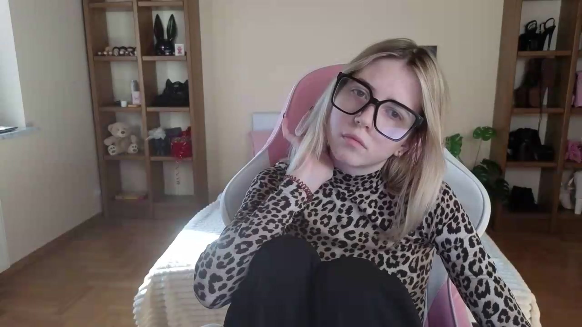 Gallery image thumbnail from Serphelia's myfreecams stream on, 08/23/2026, 15:50 image 4 of 20