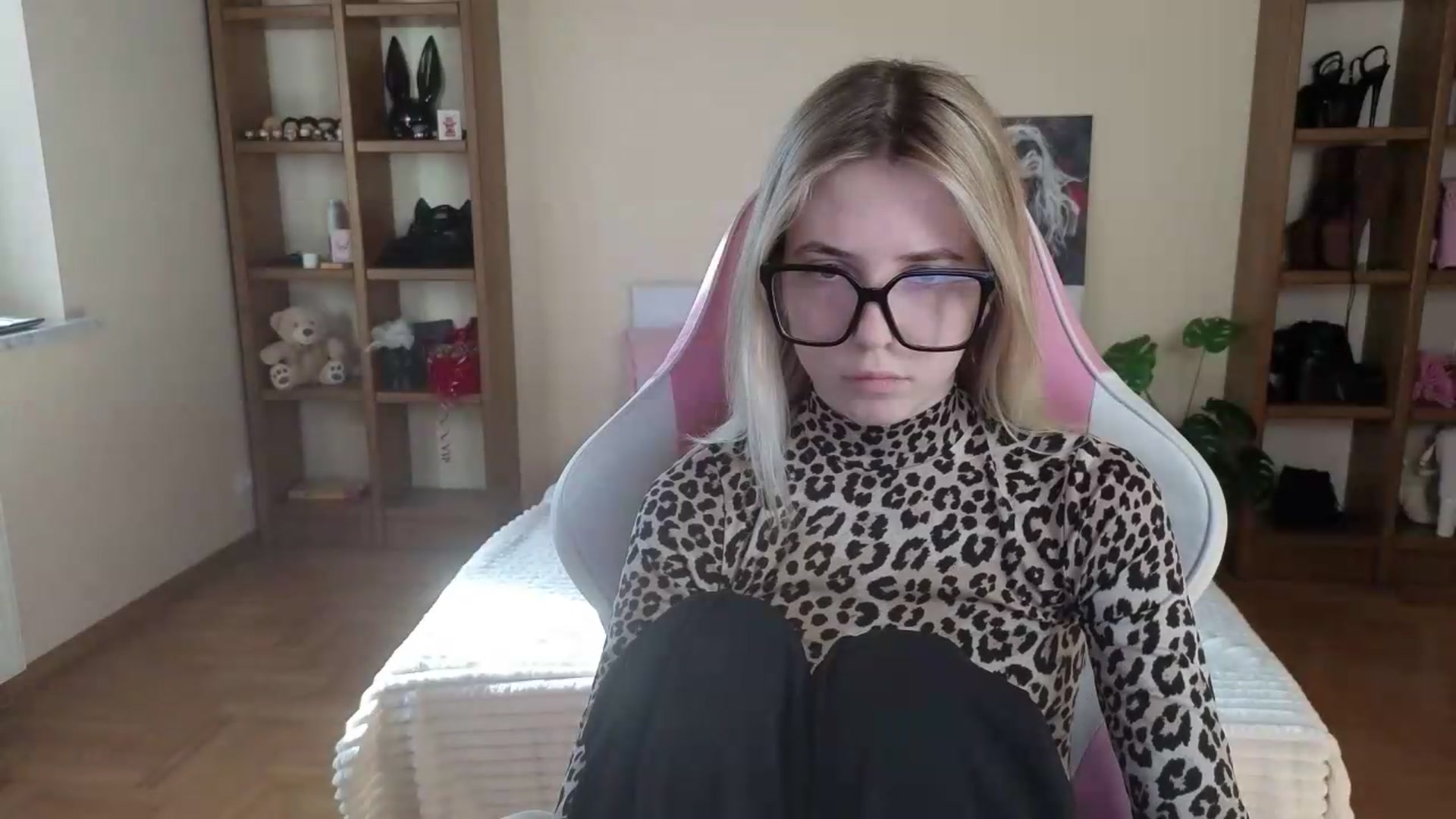 Gallery image thumbnail from Serphelia's myfreecams stream on, 08/23/2026, 15:50 image 2 of 20