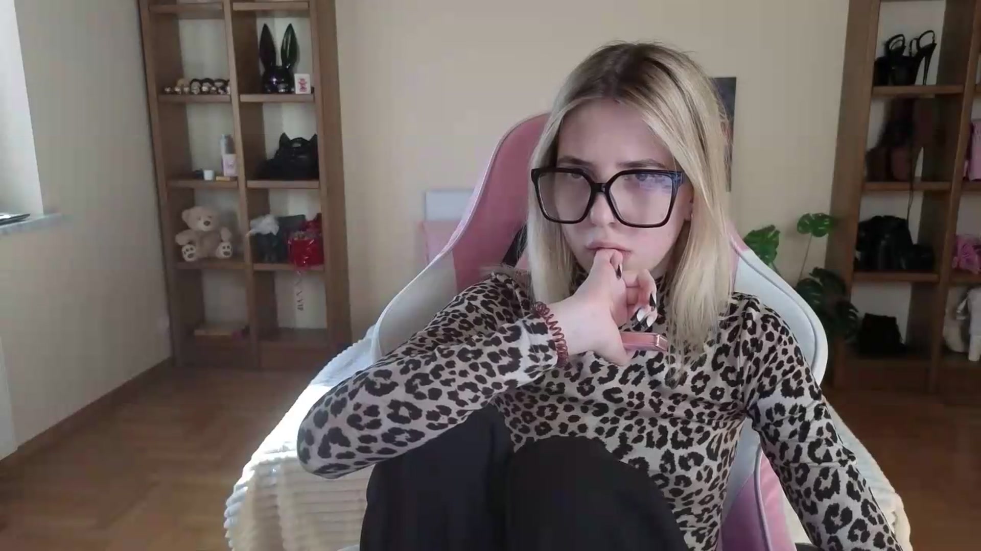 Gallery image thumbnail from Serphelia's myfreecams stream on, 08/23/2026, 15:50 image 6 of 20